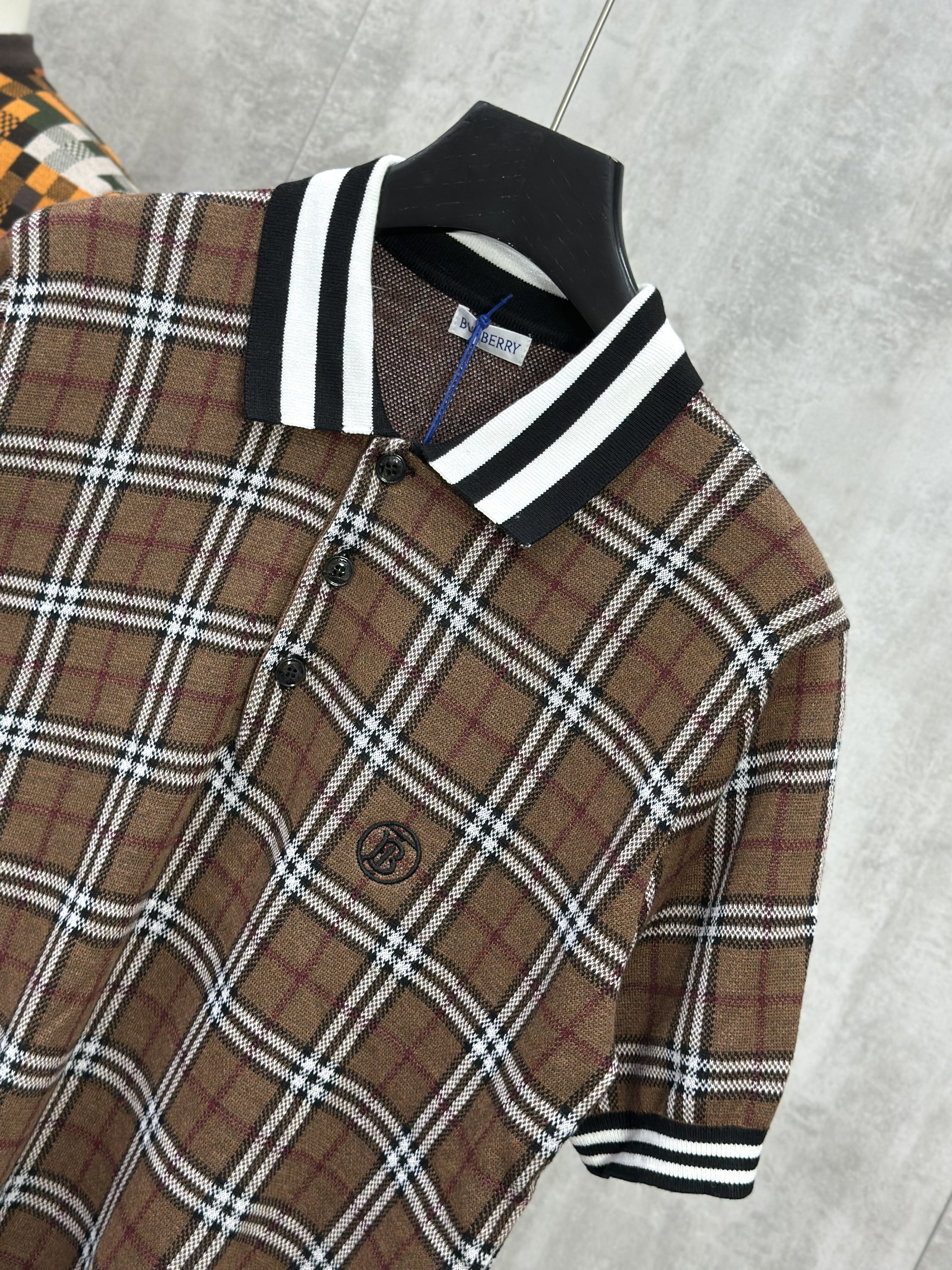 Áo polo Burberry BBR Nâu kẻ viền Đen Trắng Like Auth XS-M VTN
