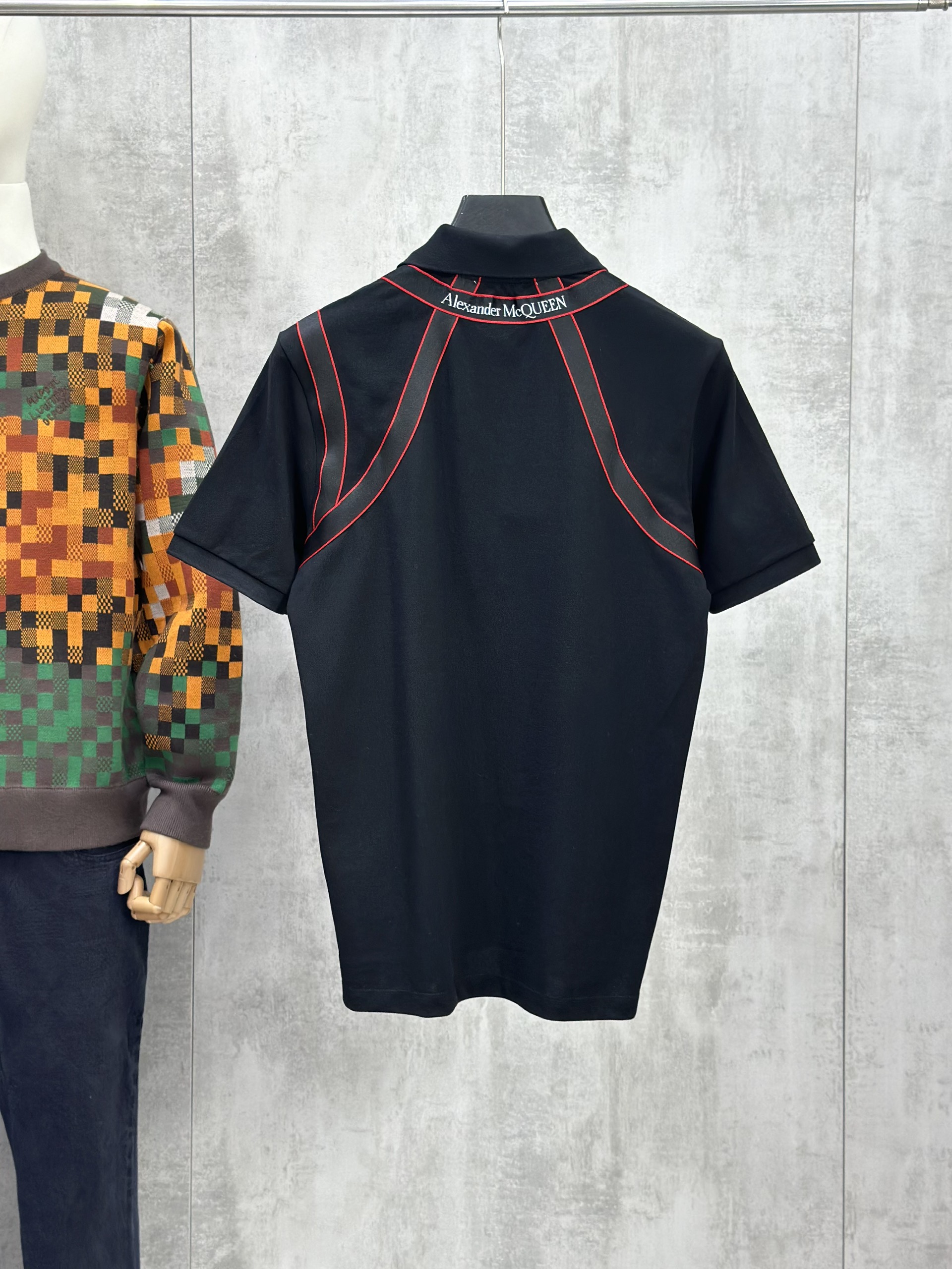 Áo polo Mcqueen MCQ Đen phối vạt vai đỏ Like Auth S-XL VTN