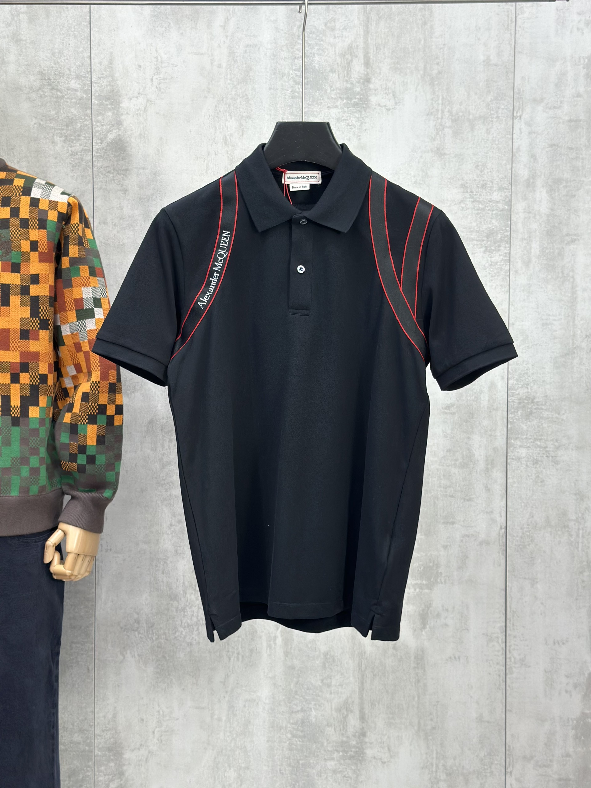 Áo polo Mcqueen MCQ Đen phối vạt vai đỏ Like Auth S-XL VTN