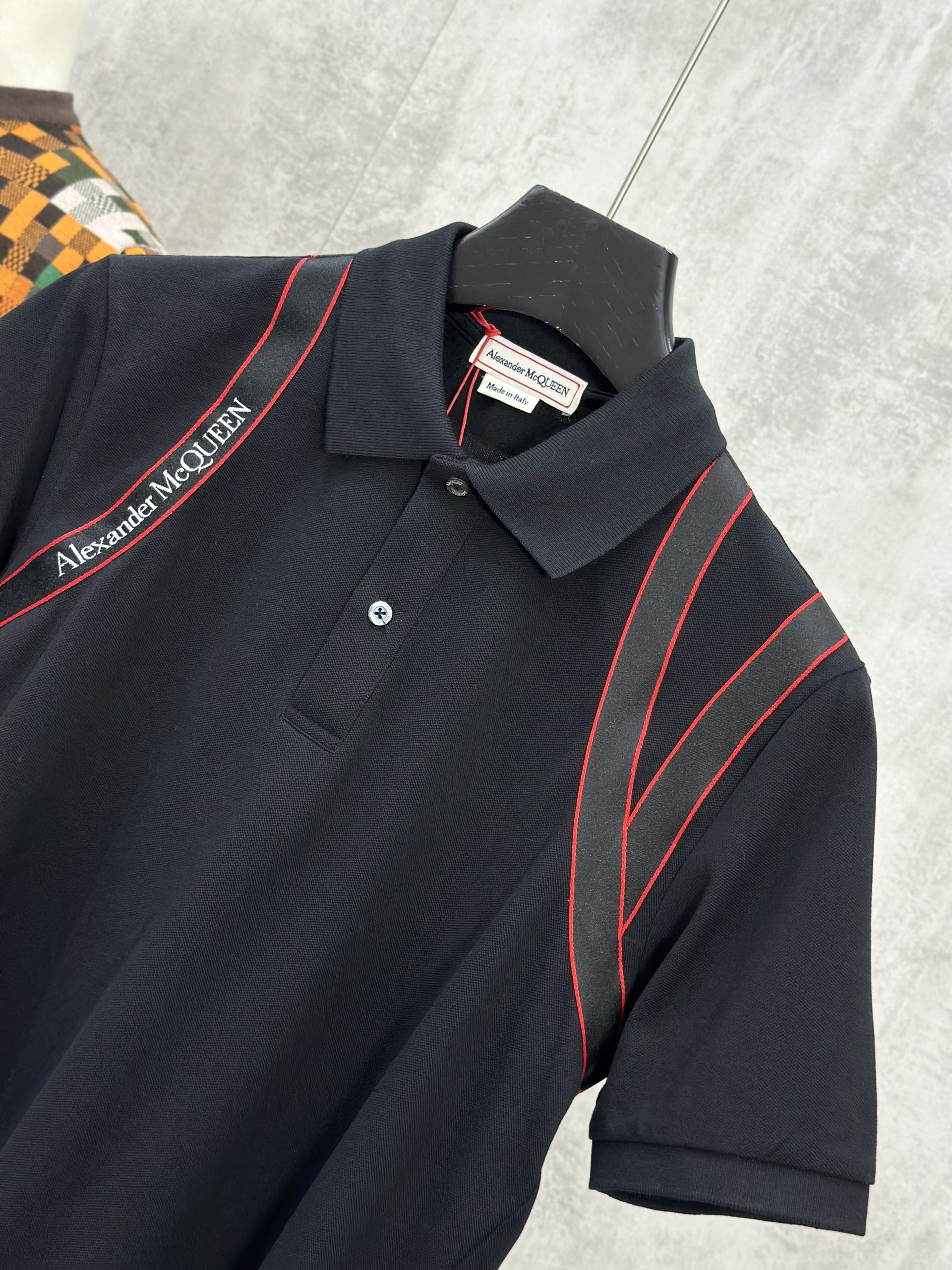 Áo polo Mcqueen MCQ Đen phối vạt vai đỏ Like Auth S-XL VTN