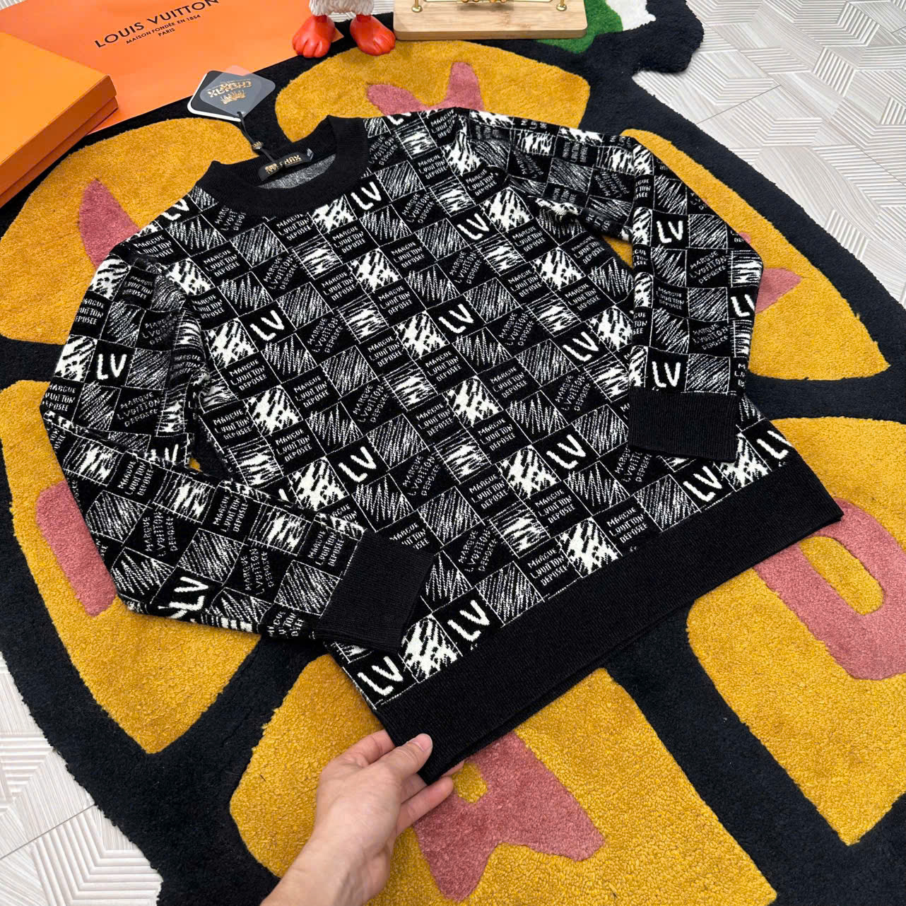 Áo sweater len Louis Vuitton LV Caro full phối logo Like AUth 48-52 LK