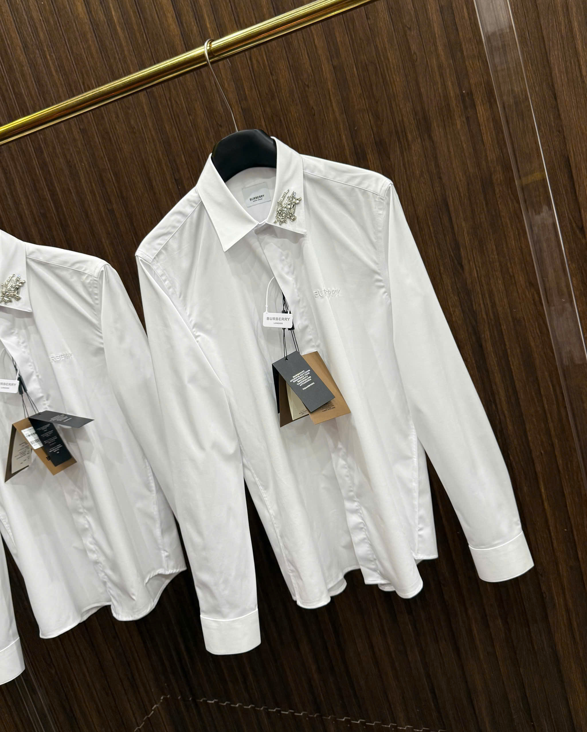 Áo sơ mi Burberry BBR Trắng logo ngựa bay tag cổ Like Auth S-XL MK