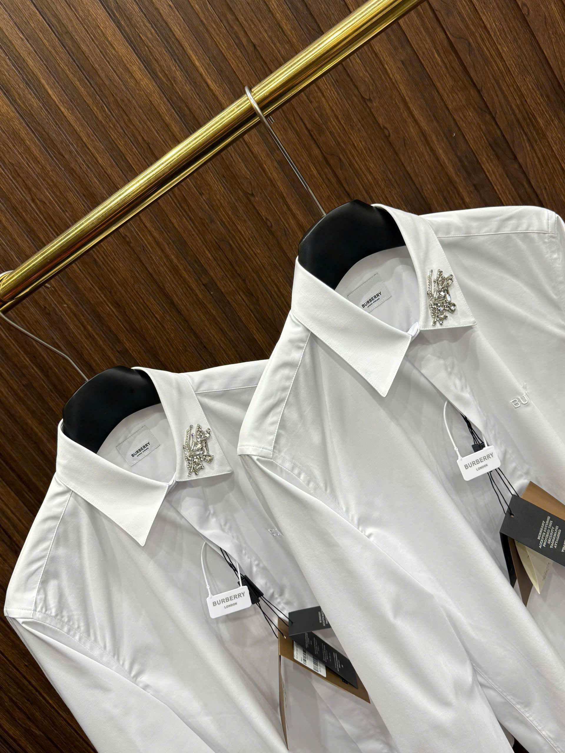 Áo sơ mi Burberry BBR Trắng logo ngựa bay tag cổ Like Auth S-XL MK