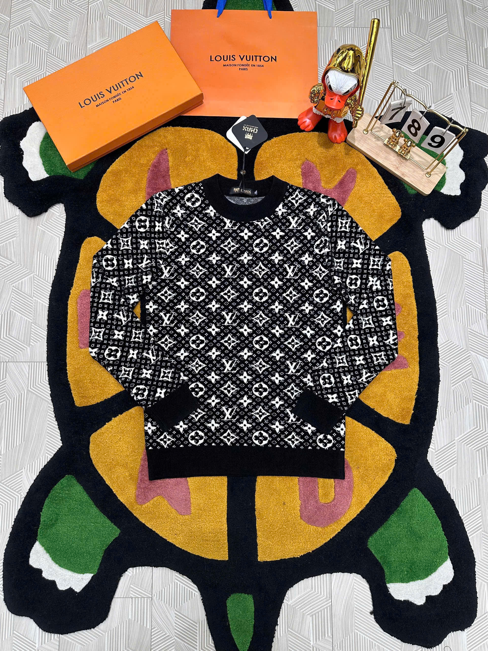 Áo sweater len Louis Vuitton LV Đen họa tiết monogram Trắng full Like Auth 48-52 MK