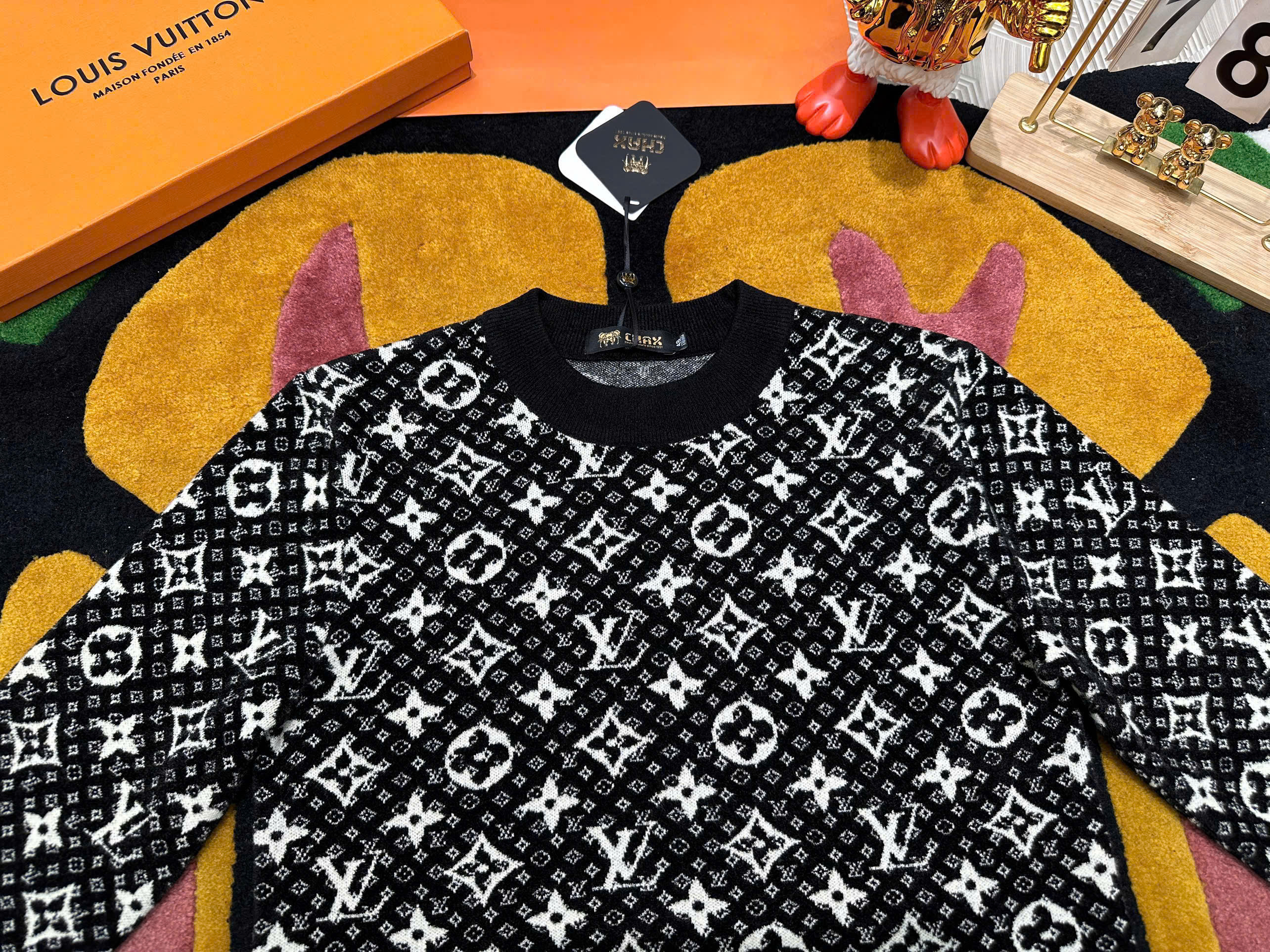 Áo sweater len Louis Vuitton LV Đen họa tiết monogram Trắng full Like Auth 48-52 MK