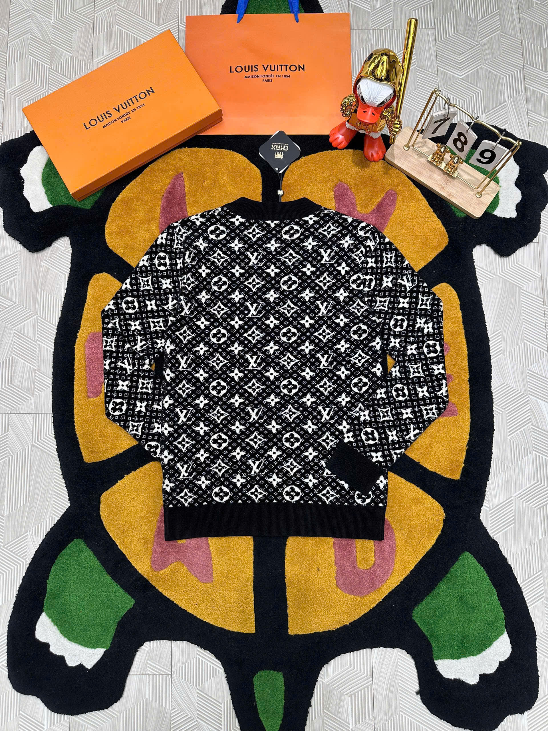 Áo sweater len Louis Vuitton LV Đen họa tiết monogram Trắng full Like Auth 48-52 MK