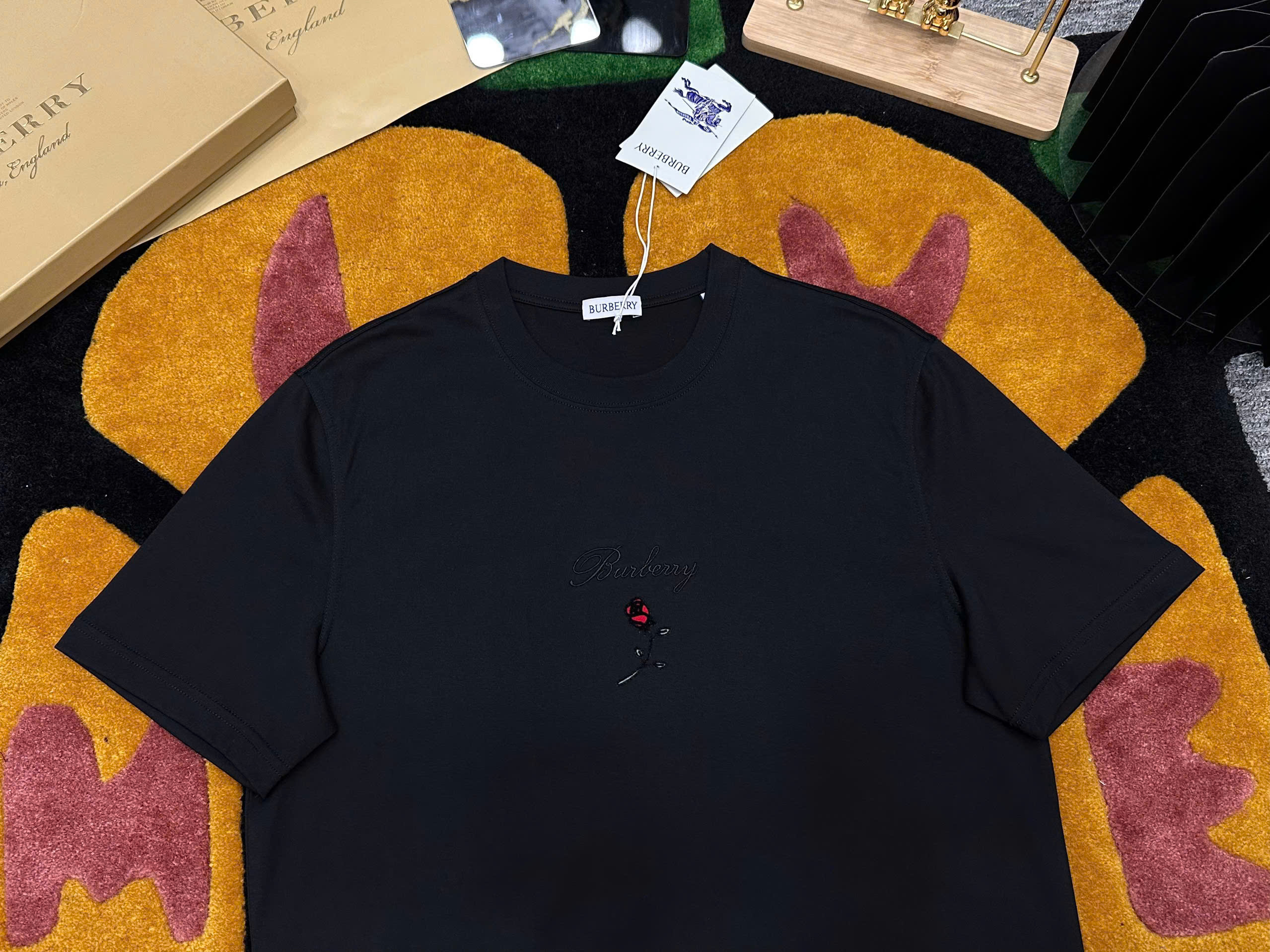 Áo phông T-shirt Burberry BBR logo chữ hoa hồng thêu ngực Like Auth on web MK