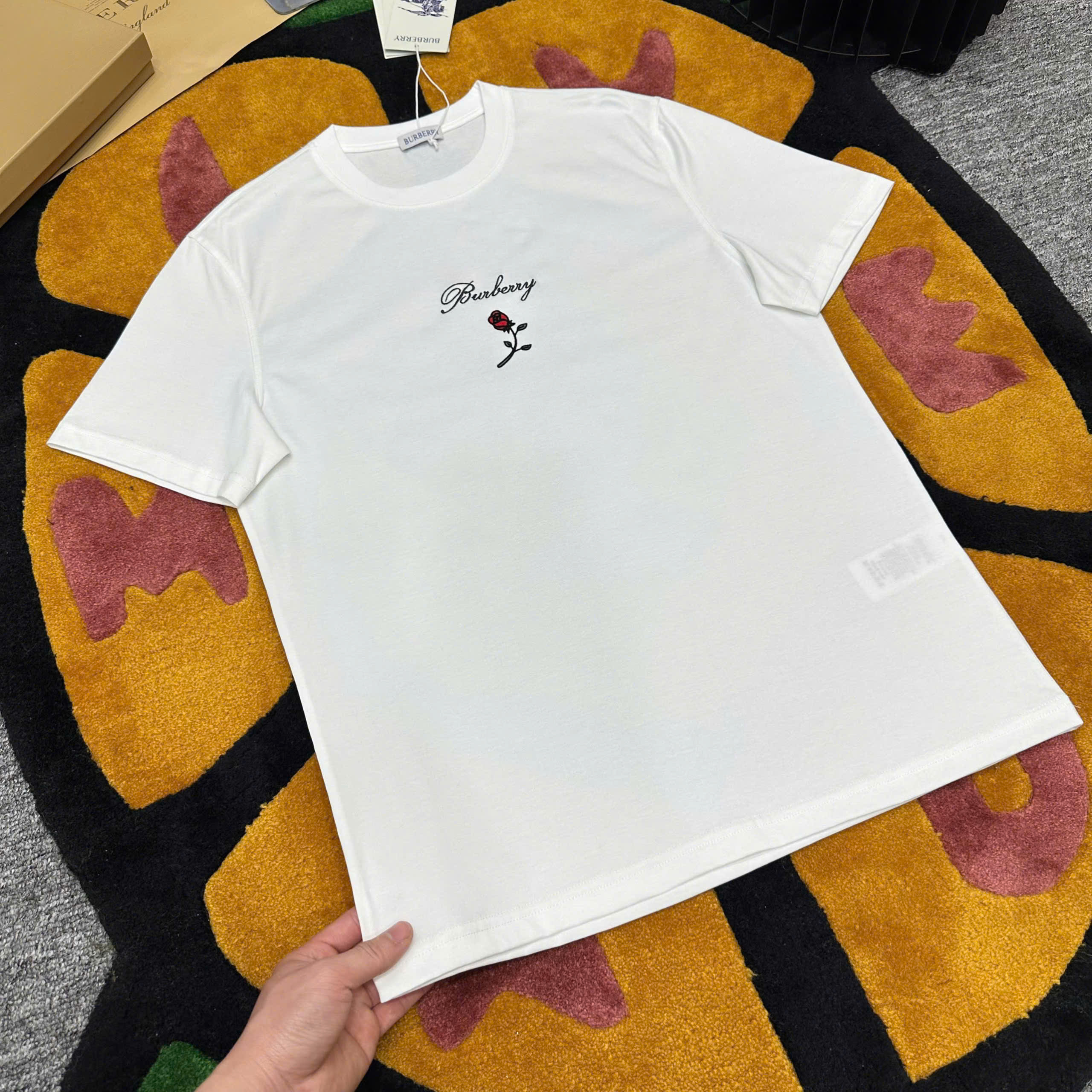 Áo phông T-shirt Burberry BBR logo chữ hoa hồng thêu ngực Like Auth on web MK