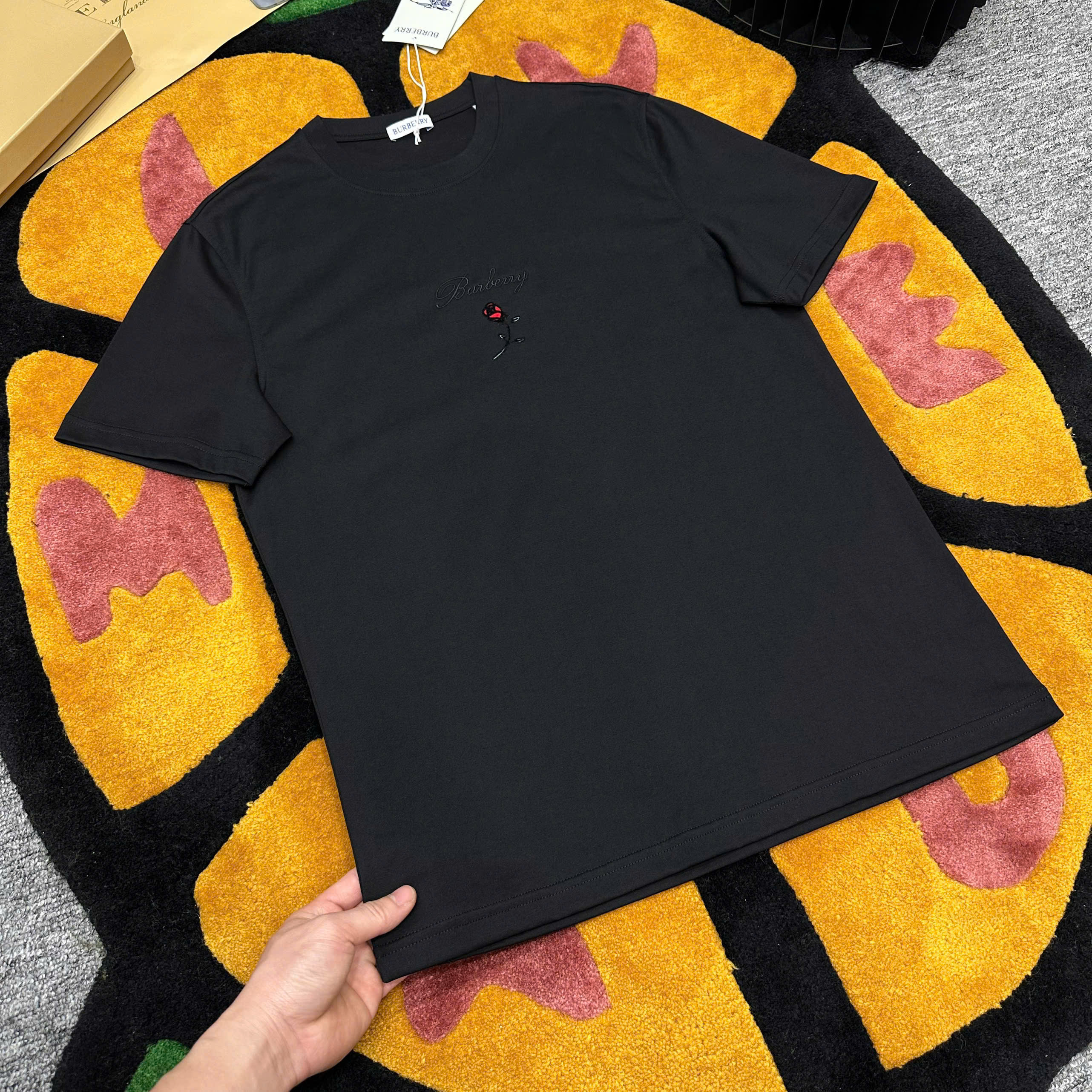 Áo phông T-shirt Burberry BBR logo chữ hoa hồng thêu ngực Like Auth on web MK