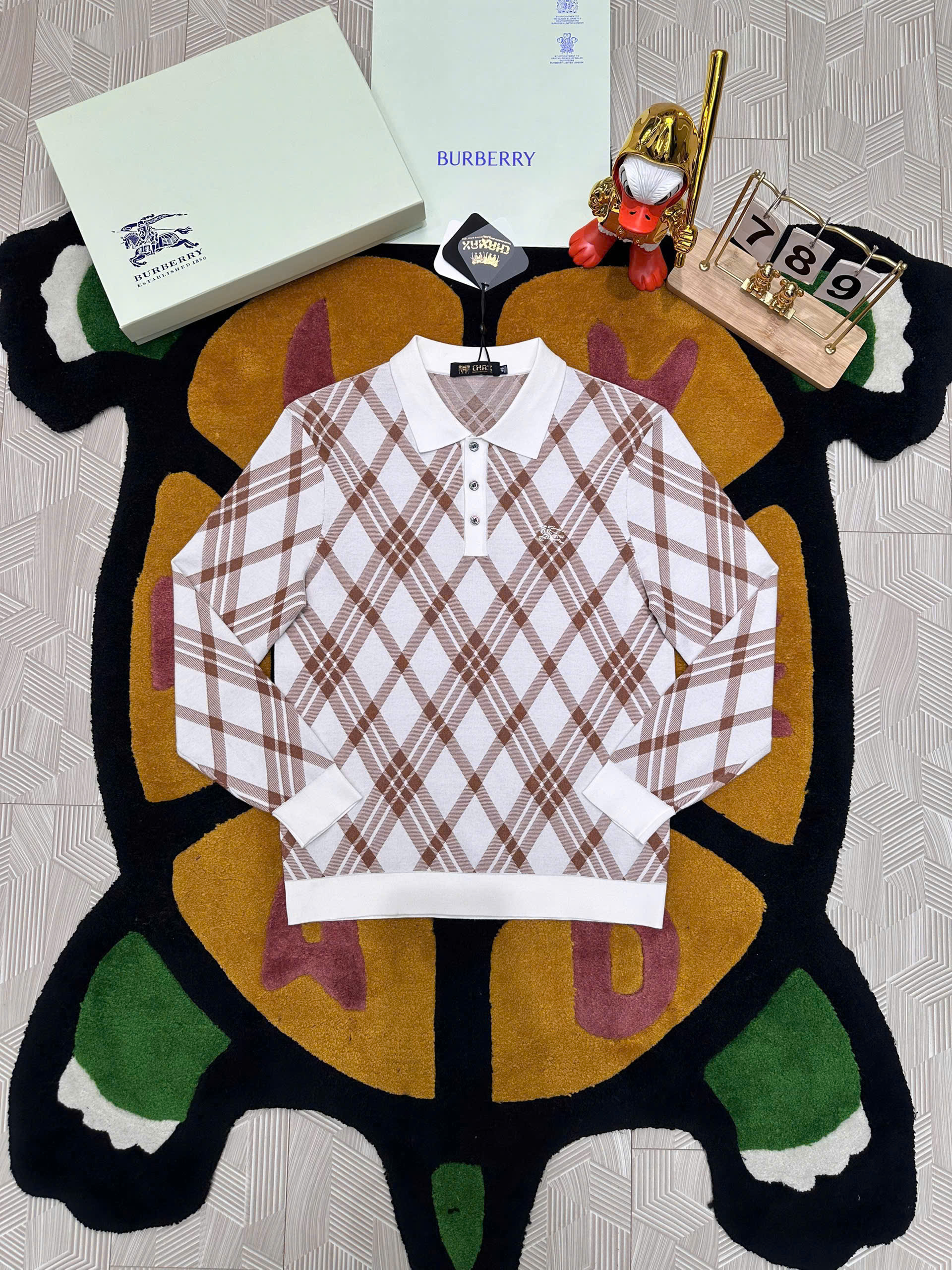 Áo polo len dài tay Burberry BBR  Trắng kẻ sọc chéo Like Auth 48-52 MK