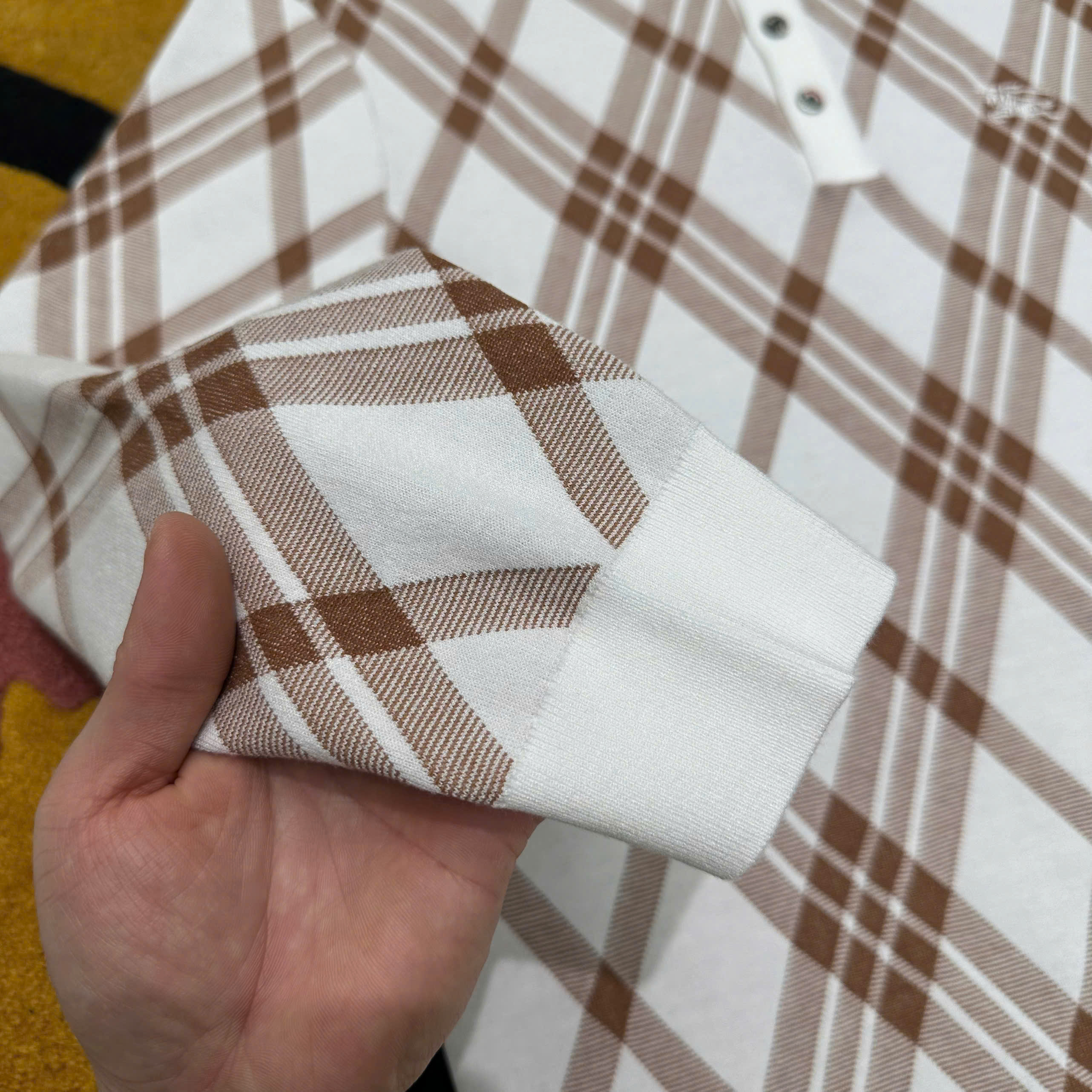 Áo polo len dài tay Burberry BBR  Trắng kẻ sọc chéo Like Auth 48-52 MK