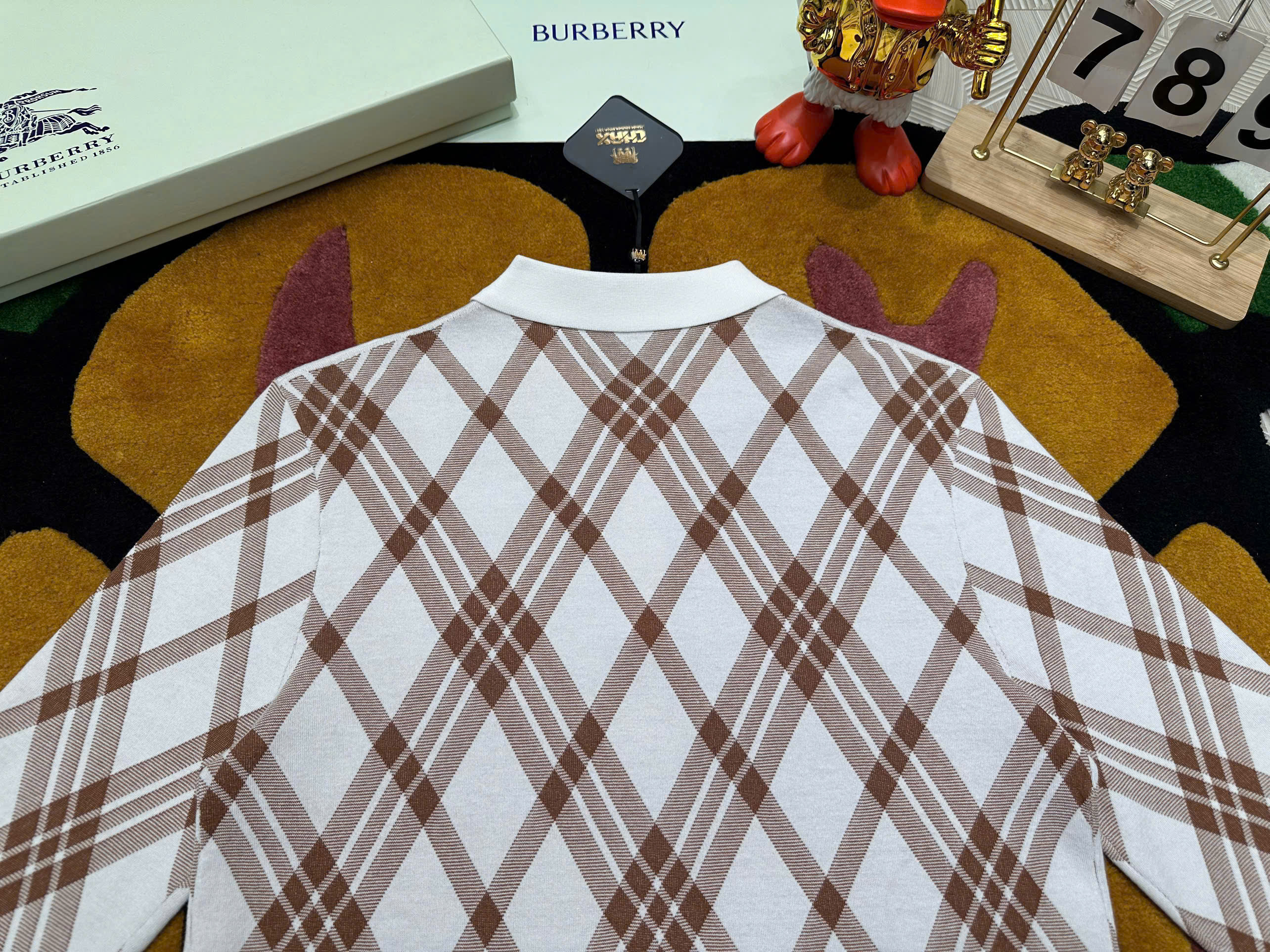 Áo polo len dài tay Burberry BBR  Trắng kẻ sọc chéo Like Auth 48-52 MK