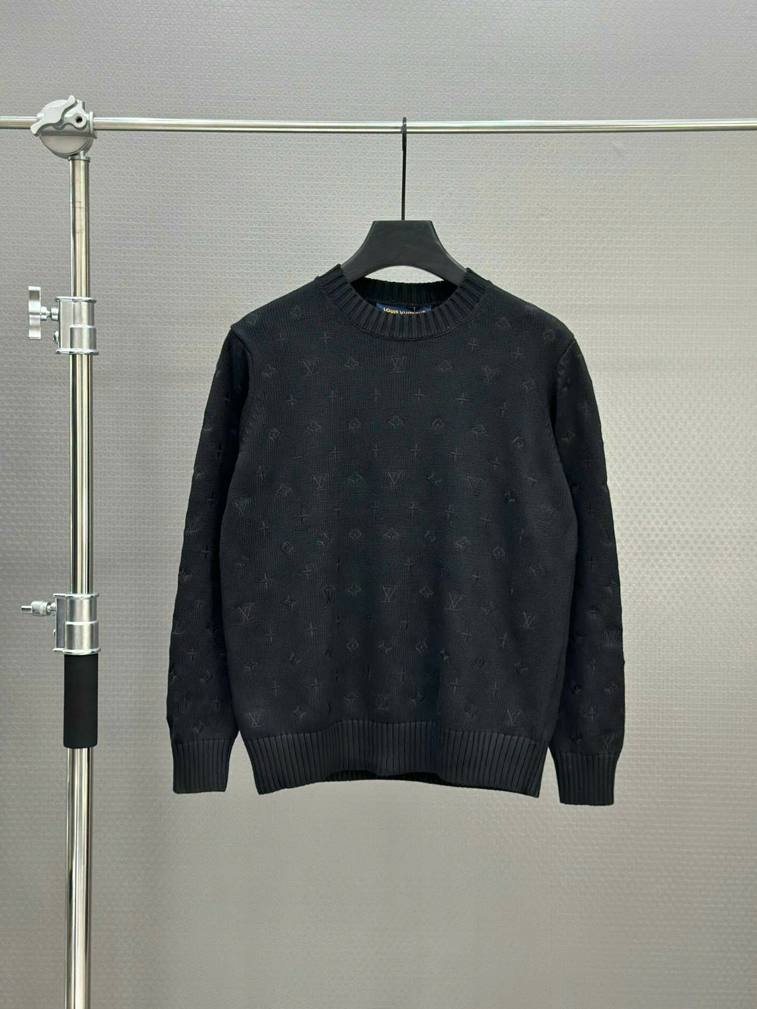 Áo sweater len Louis Vuitton LV 1387 Đen logo thêu monogram full Like Auth 46-52 VTN