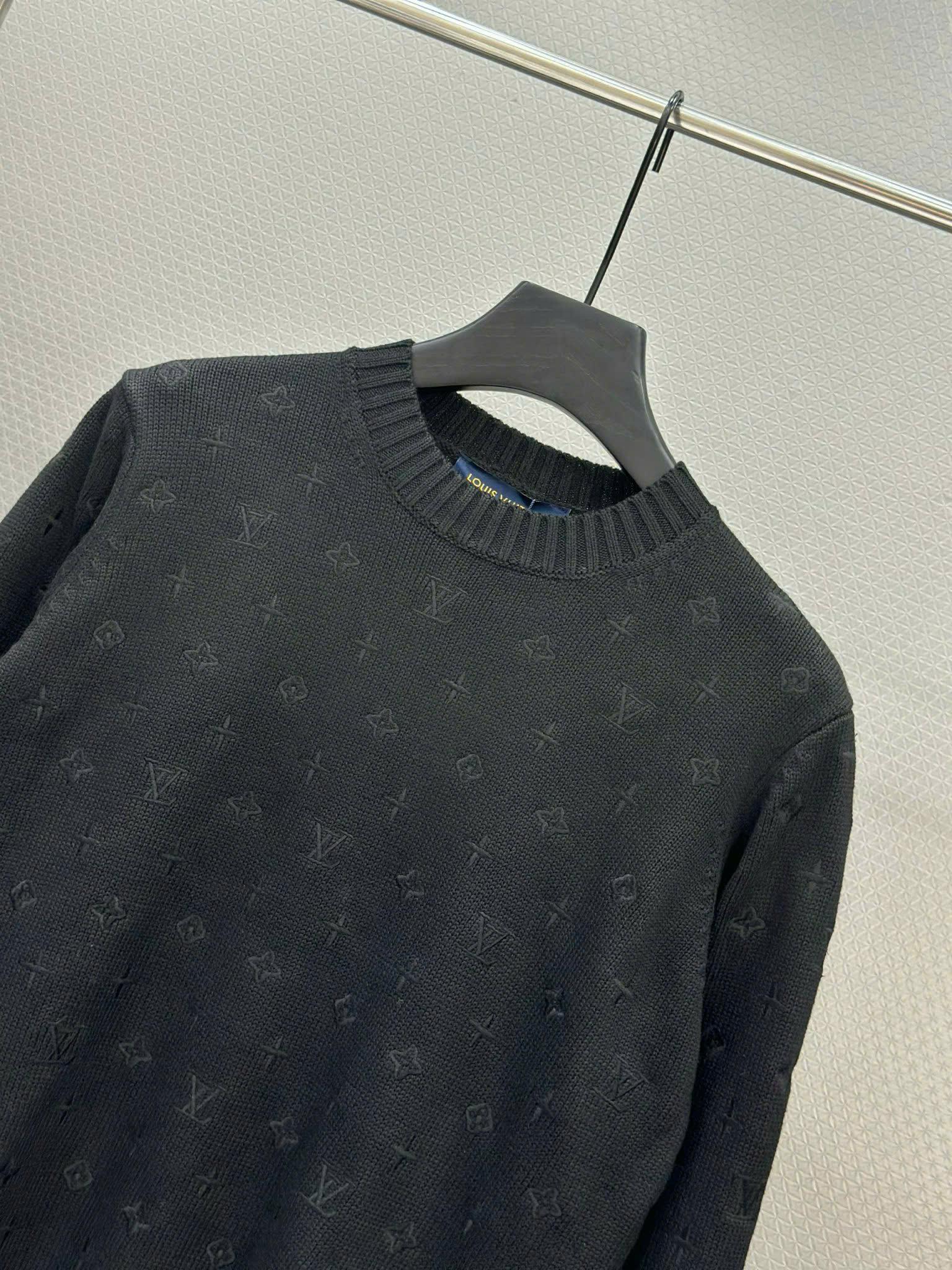 Áo sweater len Louis Vuitton LV 1387 Đen logo thêu monogram full Like Auth 46-52 VTN