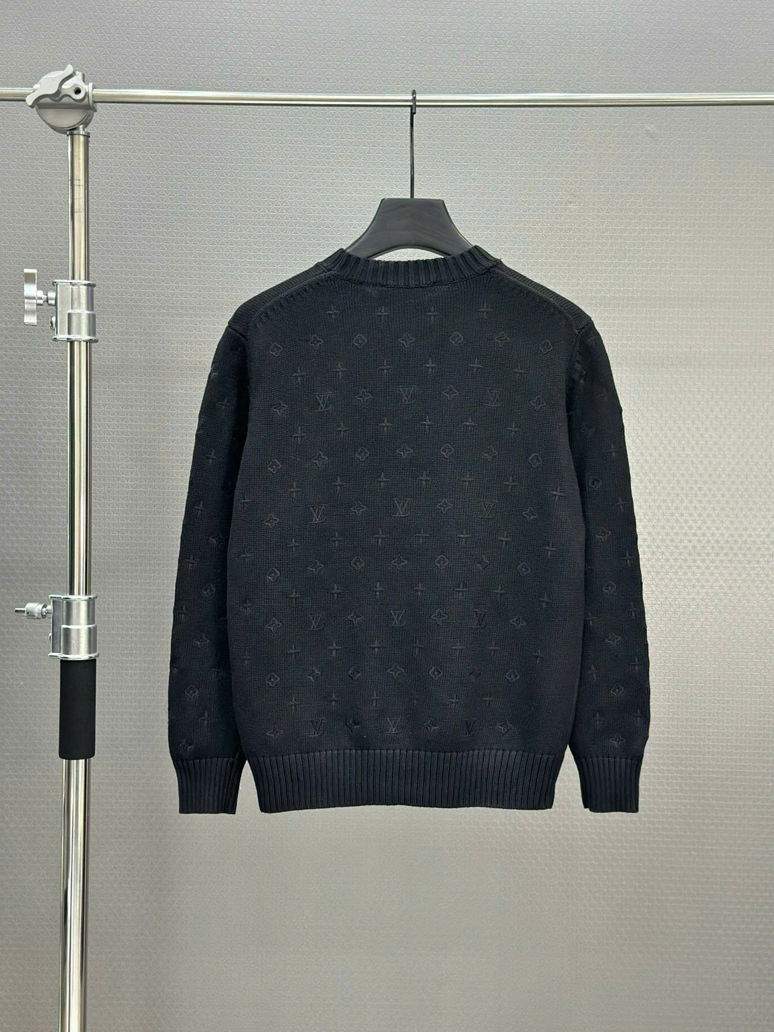 Áo sweater len Louis Vuitton LV 1387 Đen logo thêu monogram full Like Auth 46-52 VTN