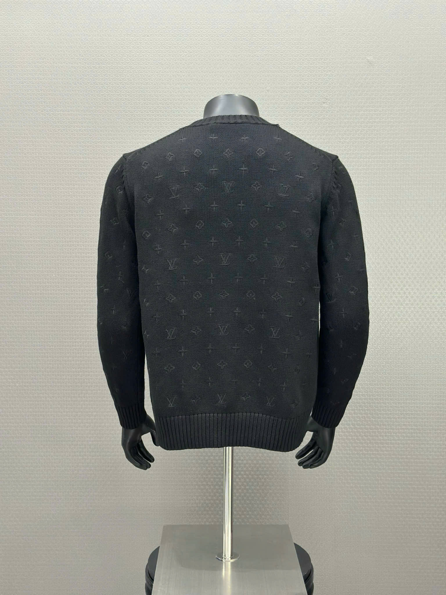 Áo sweater len Louis Vuitton LV 1387 Đen logo thêu monogram full Like Auth 46-52 VTN