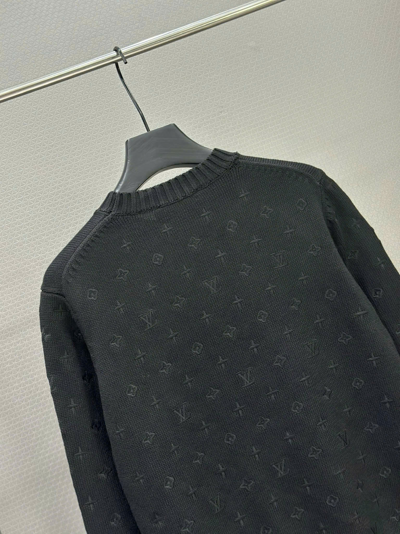 Áo sweater len Louis Vuitton LV 1387 Đen logo thêu monogram full Like Auth 46-52 VTN