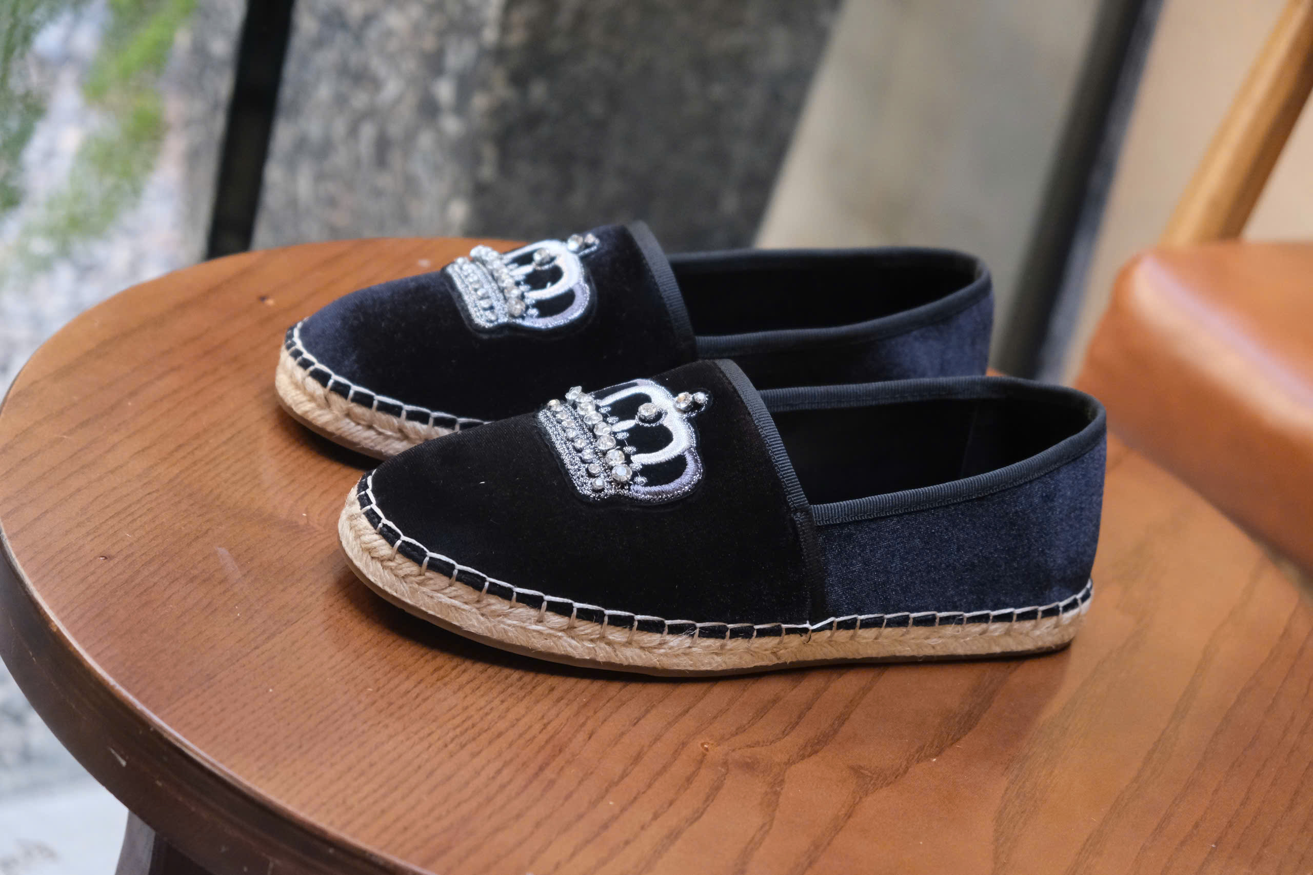 Giày slipon cói Dolce Gabbana DG Đen da lộn thêu vương miện Like Auth 38-43 DDT