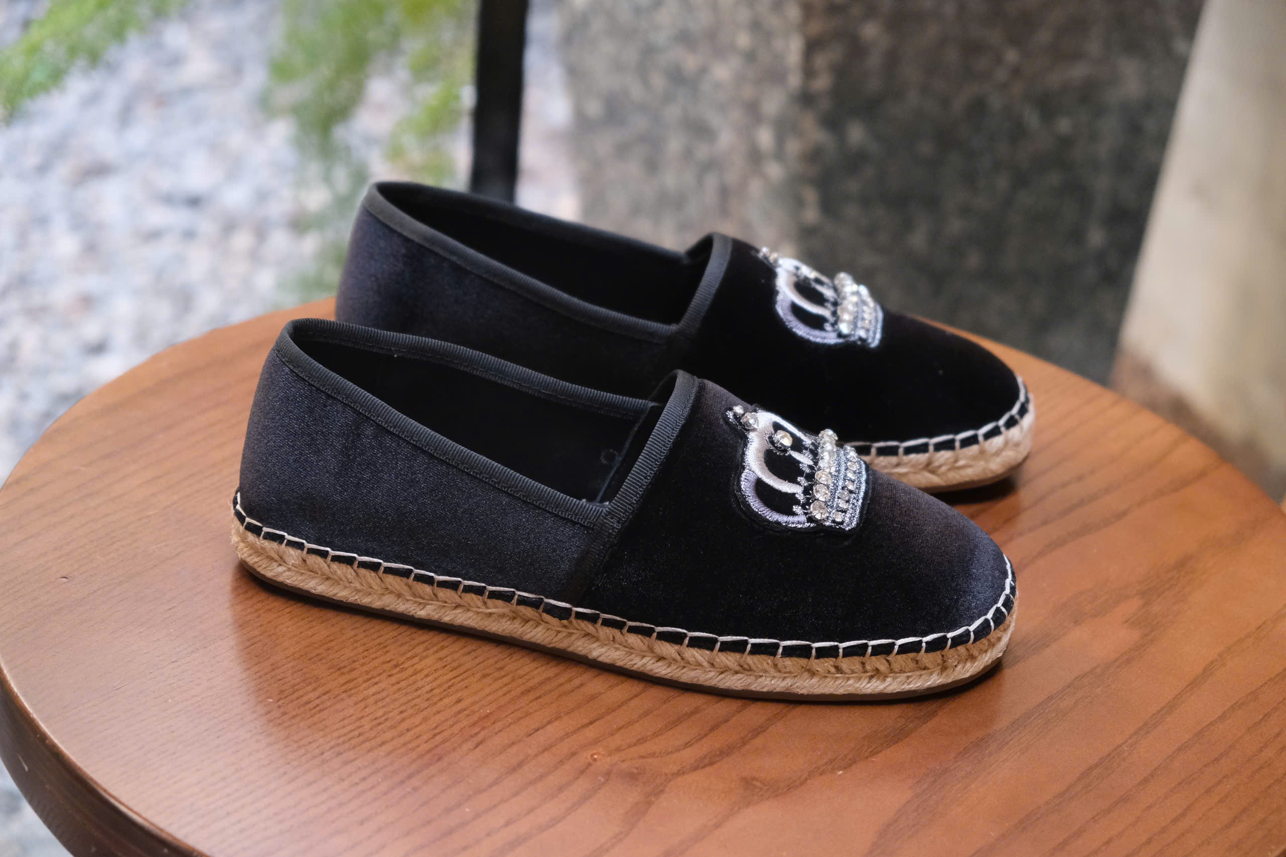 Giày slipon cói Dolce Gabbana DG Đen da lộn thêu vương miện Like Auth 38-43 DDT