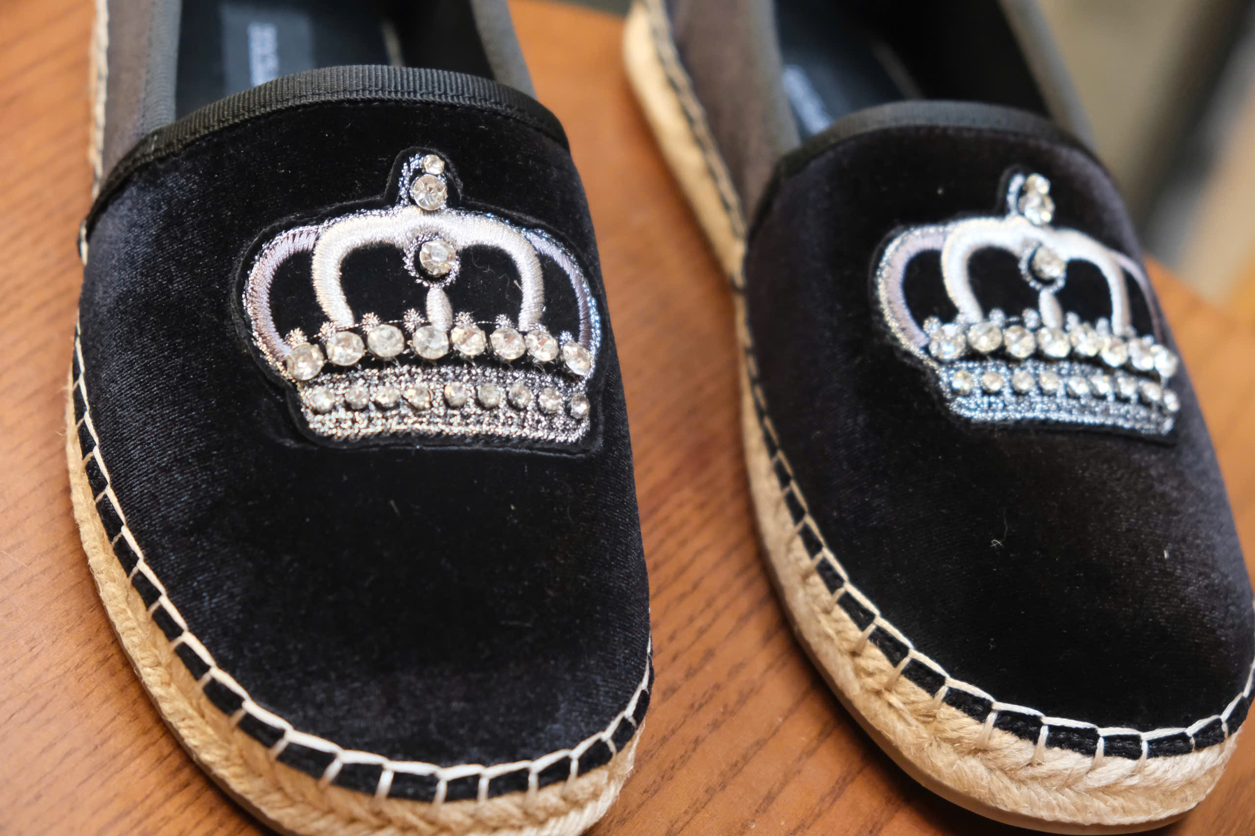 Giày slipon cói Dolce Gabbana DG Đen da lộn thêu vương miện Like Auth 38-43 DDT