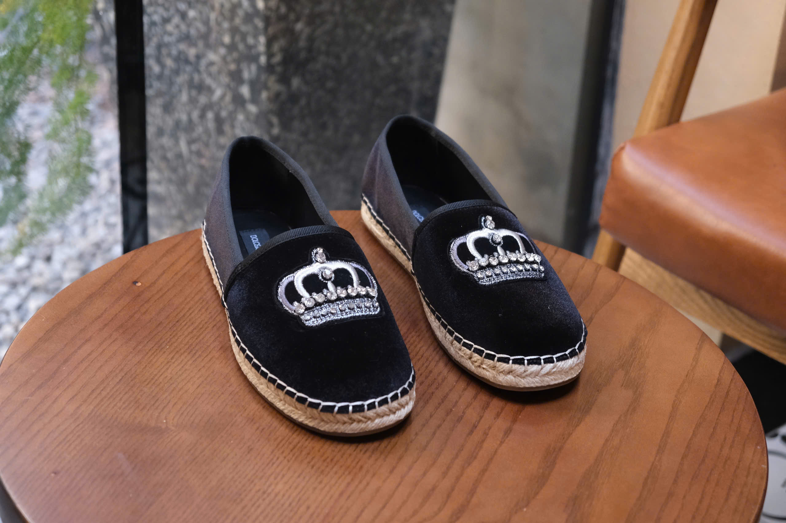 Giày slipon cói Dolce Gabbana DG Đen da lộn thêu vương miện Like Auth 38-43 DDT