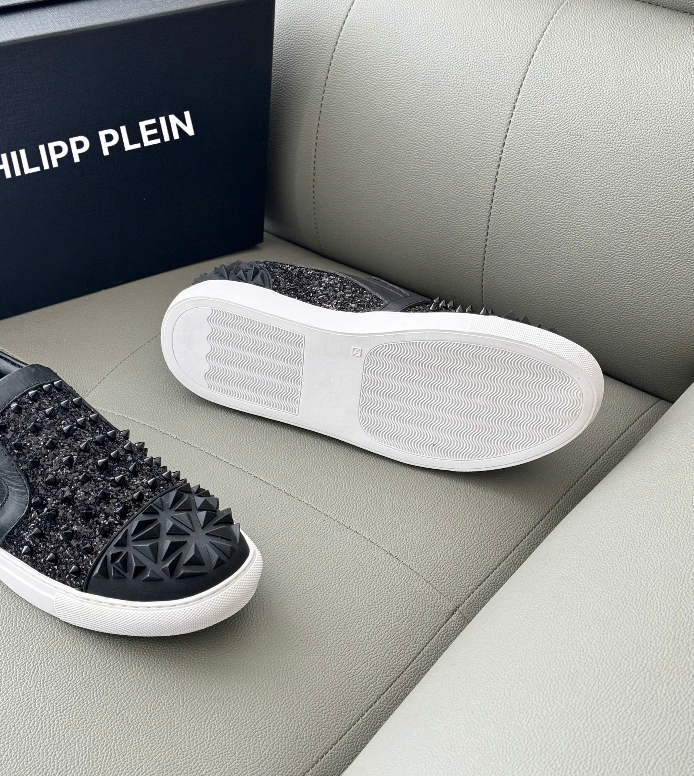 Giày slipon Philipp Plein PP Đen tán đinh full Like Auth 38-43 DDT