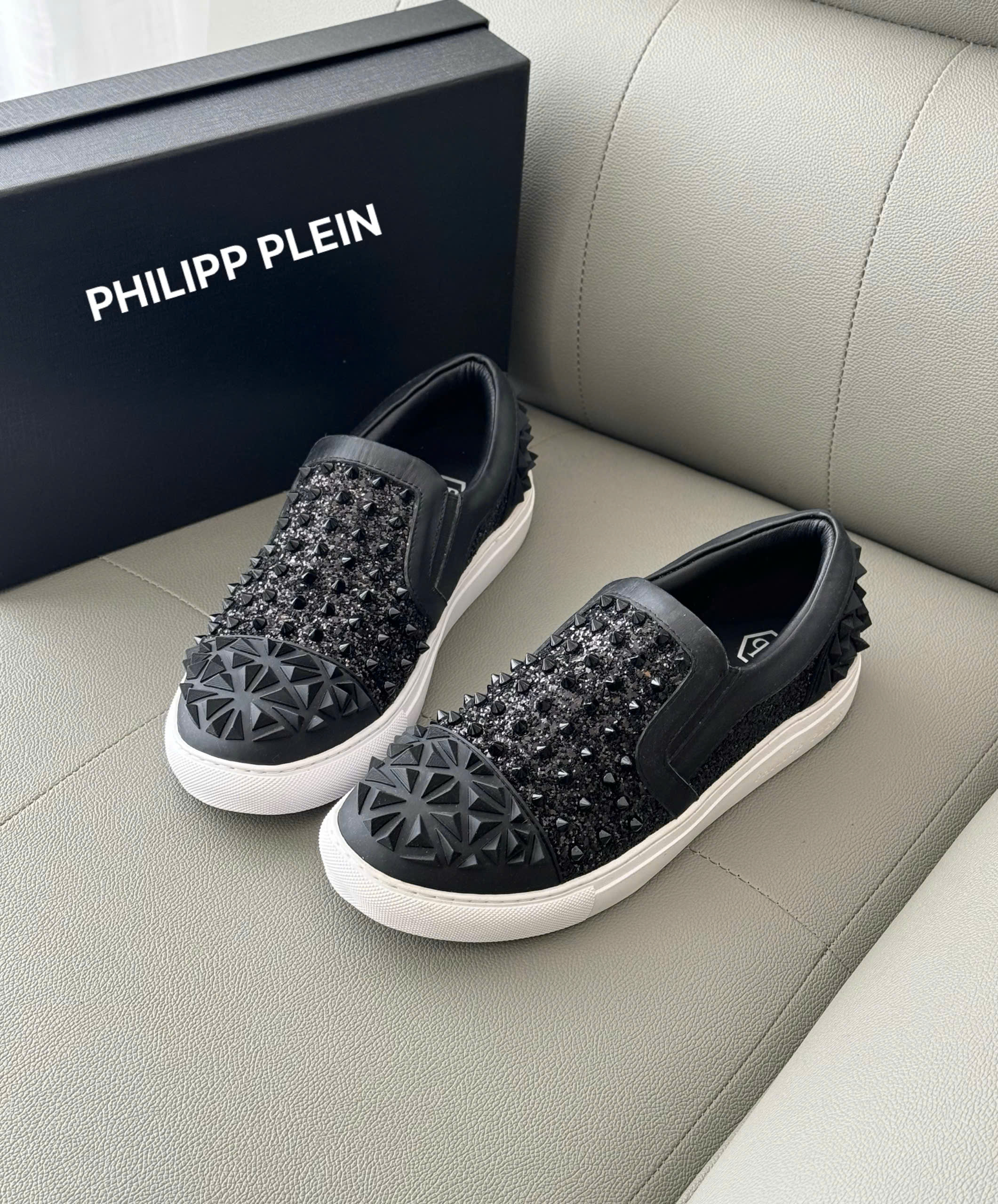 Giày slipon Philipp Plein PP Đen tán đinh full Like Auth 38-43 DDT
