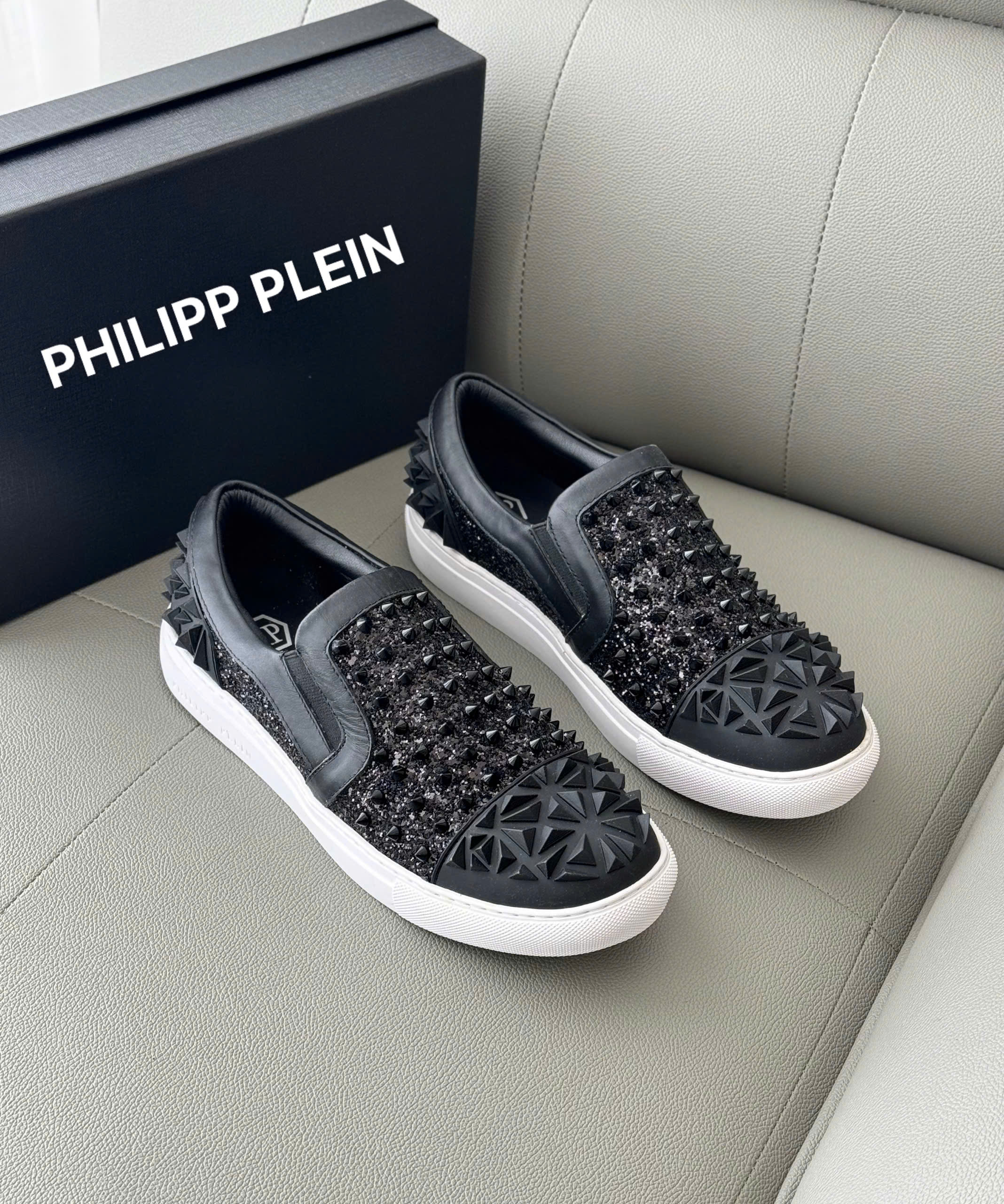 Giày slipon Philipp Plein PP Đen tán đinh full Like Auth 38-43 DDT