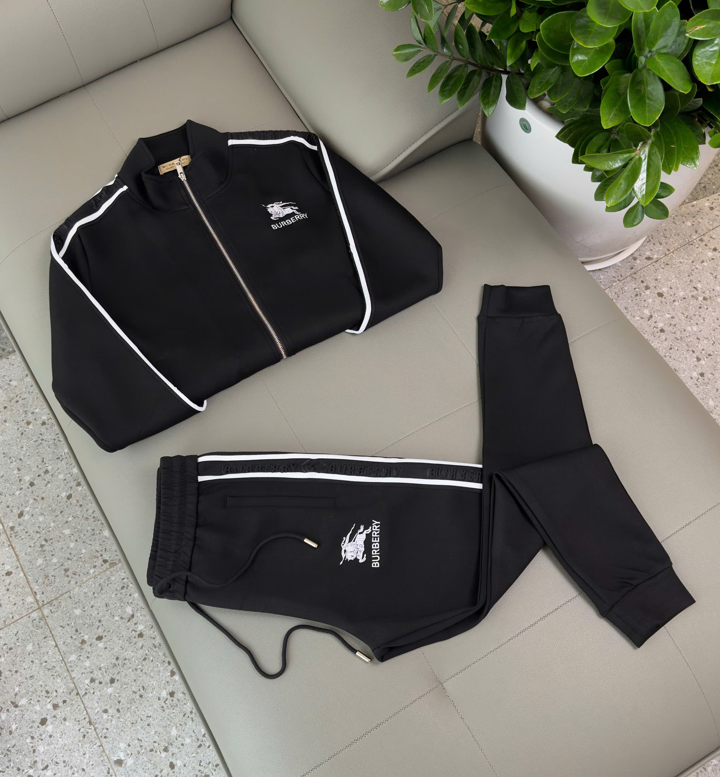 Set bộ nỉ Burberry BBR Đen kẻ viền Trắng logo thêu Ngựa bay ngực Like Auth M-3XL DDT