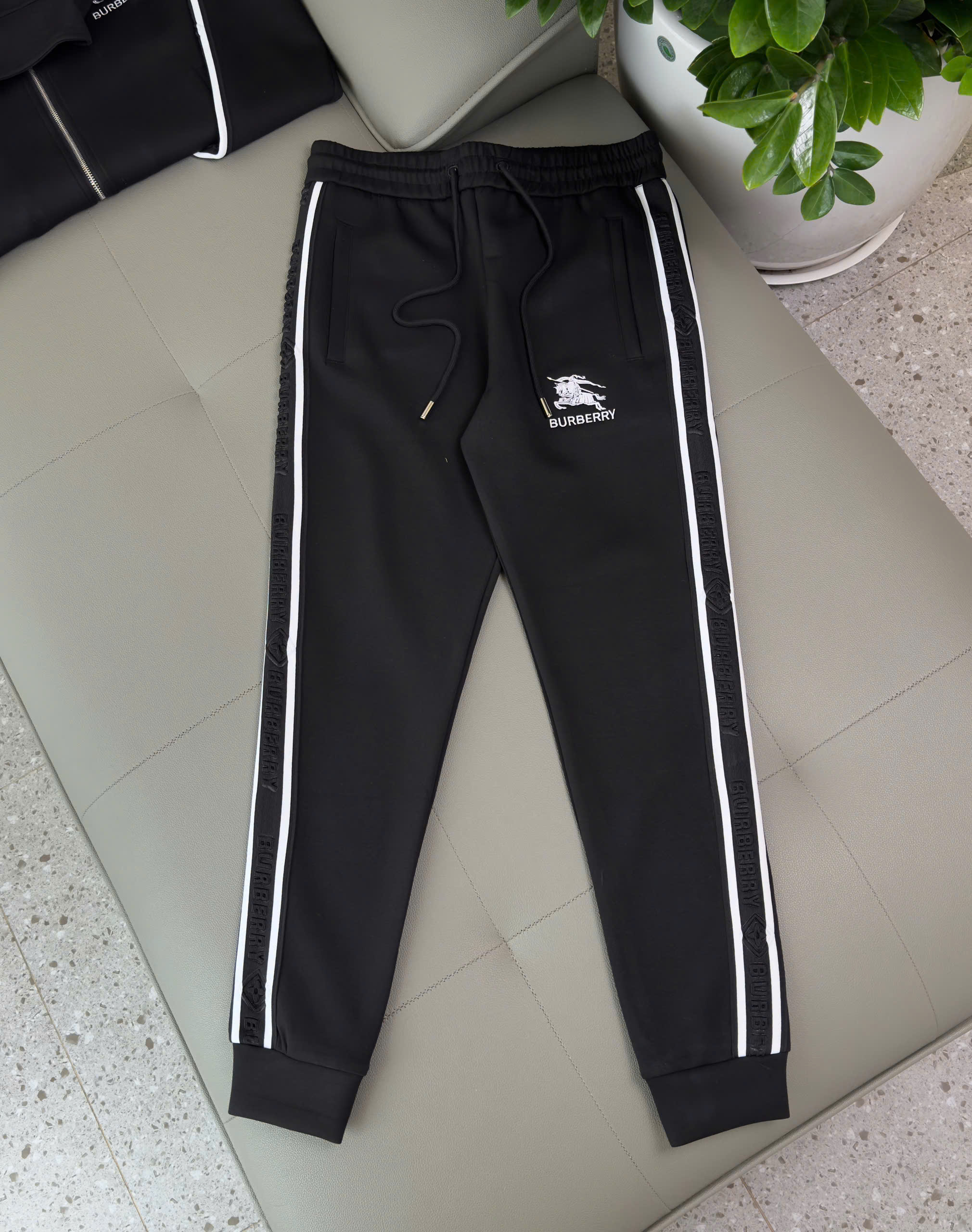 Set bộ nỉ Burberry BBR Đen kẻ viền Trắng logo thêu Ngựa bay ngực Like Auth M-3XL DDT