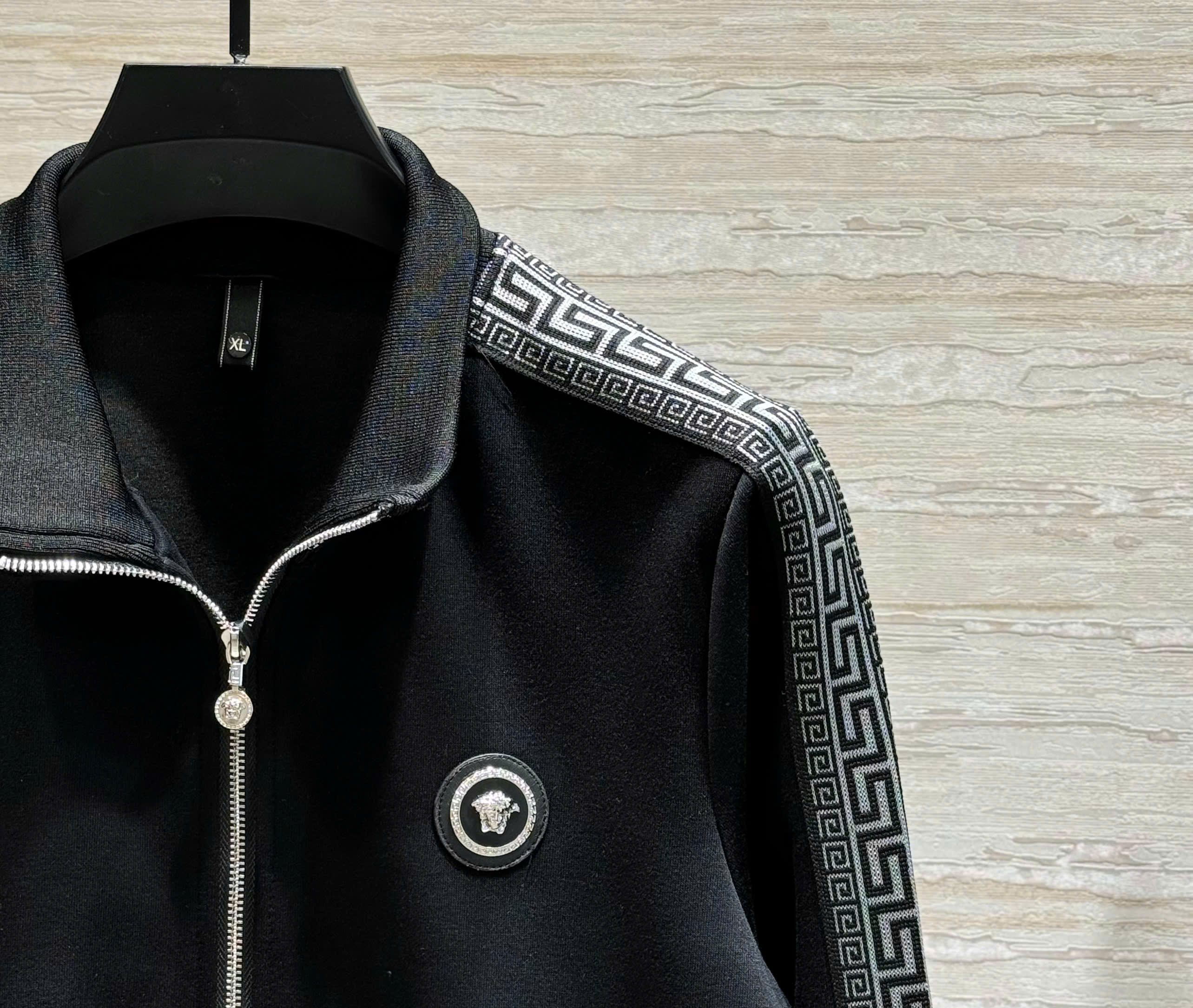 Set bộ nỉ Versace logo check viền tag ngực mặt Quỷ Like Auth XL-5XL DDT