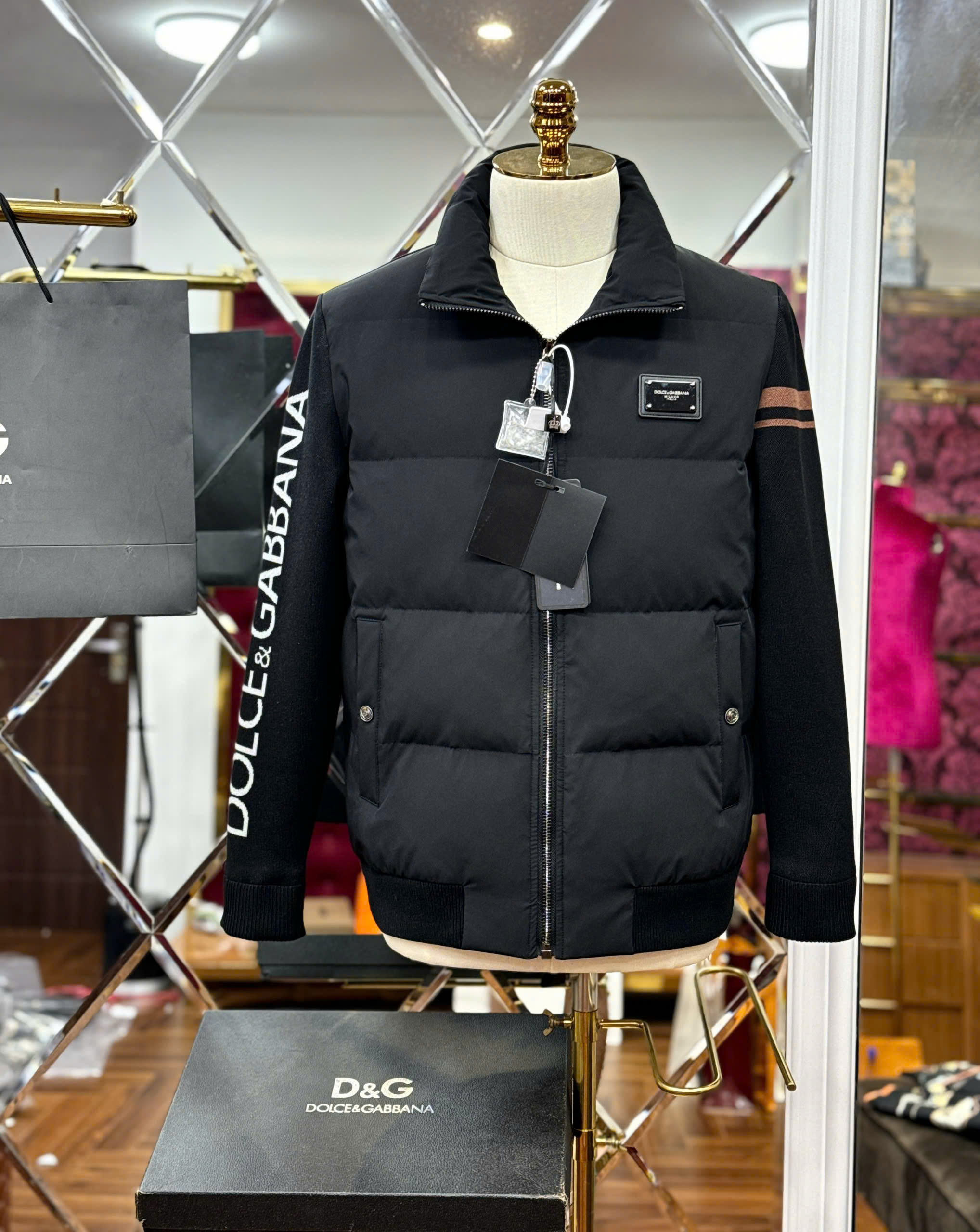 Áo khoác phao cổ cao Dolce Gabbana DG logo thêu tag vuông ngực phối tay kẻ sọc Like AUth 44-50 CD