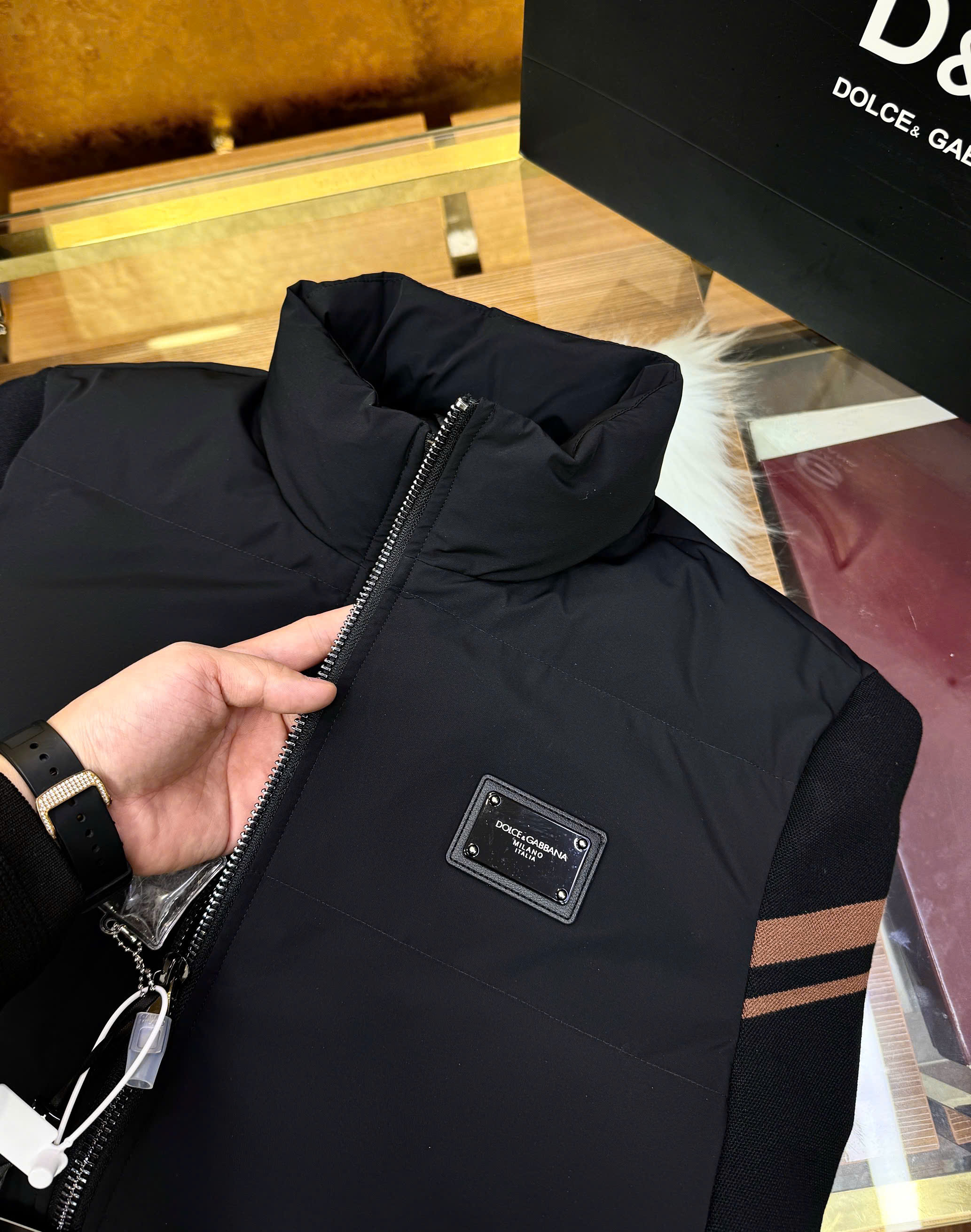 Áo khoác phao cổ cao Dolce Gabbana DG logo thêu tag vuông ngực phối tay kẻ sọc Like AUth 44-50 CD