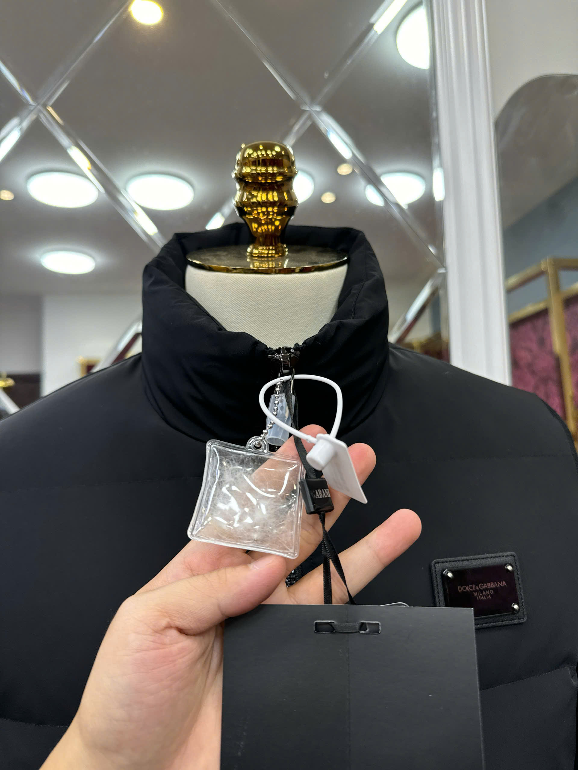 Áo khoác phao cổ cao Dolce Gabbana DG logo thêu tag vuông ngực phối tay kẻ sọc Like AUth 44-50 CD