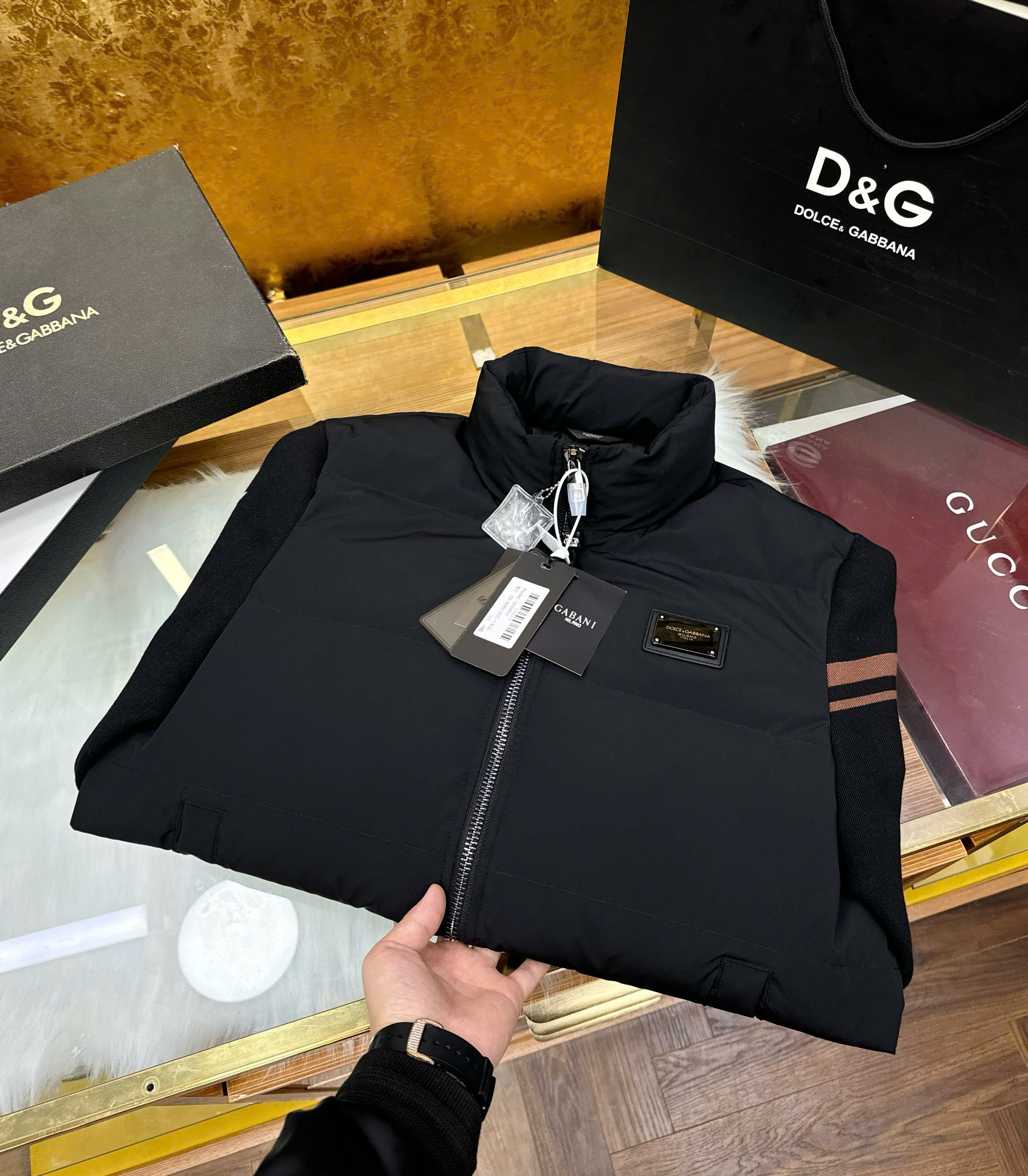Áo khoác phao cổ cao Dolce Gabbana DG logo thêu tag vuông ngực phối tay kẻ sọc Like AUth 44-50 CD