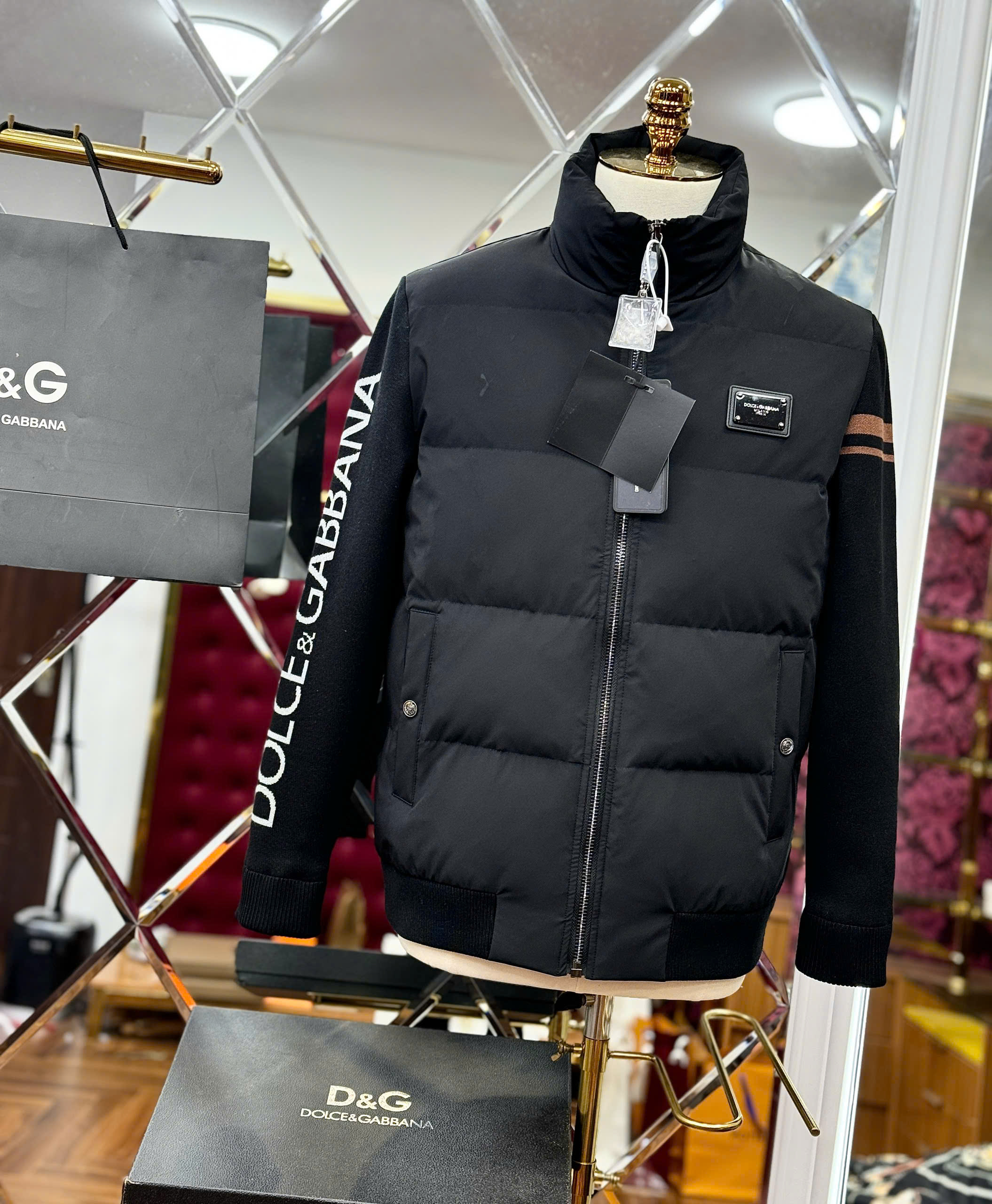 Áo khoác phao cổ cao Dolce Gabbana DG logo thêu tag vuông ngực phối tay kẻ sọc Like AUth 44-50 CD