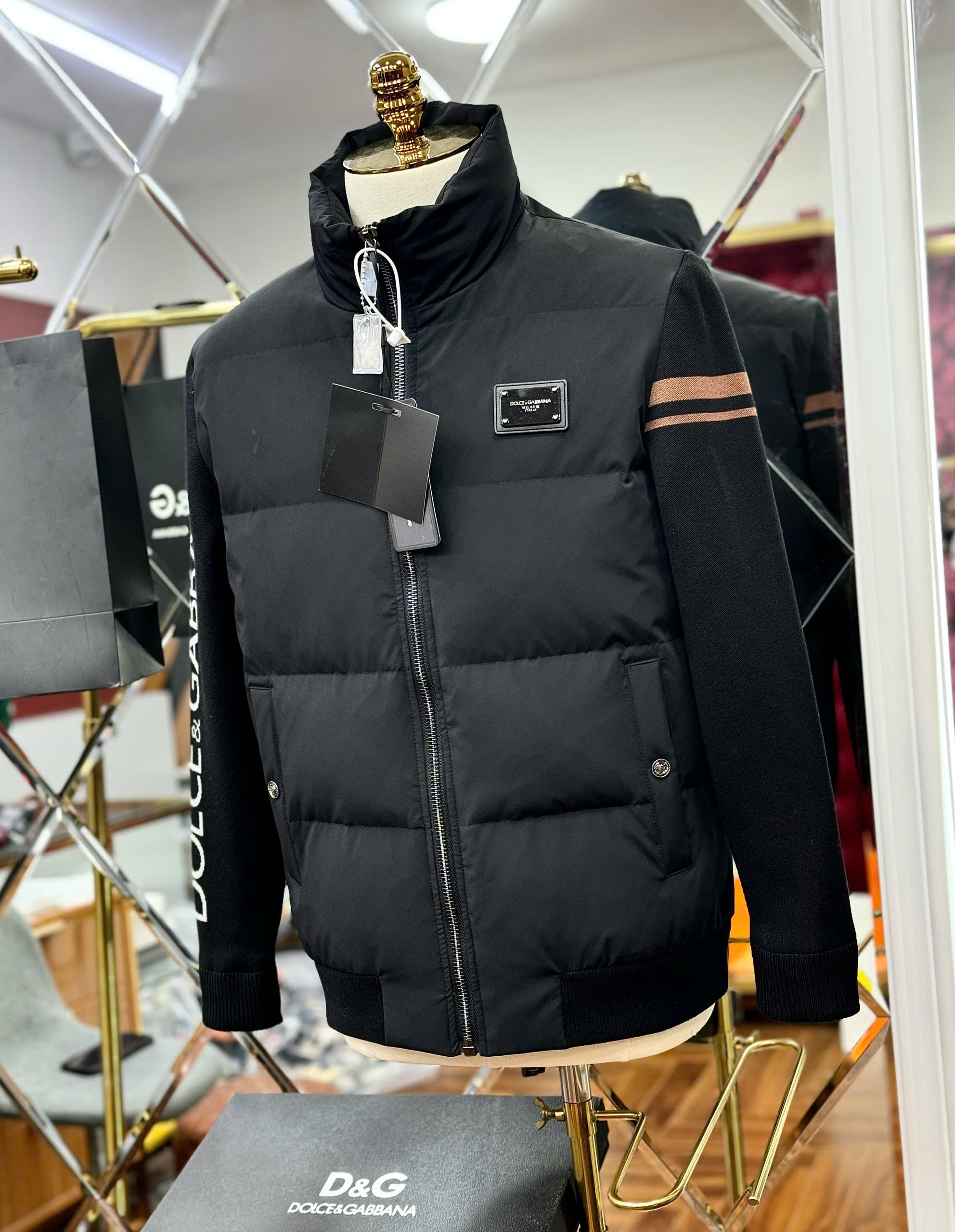 Áo khoác phao cổ cao Dolce Gabbana DG logo thêu tag vuông ngực phối tay kẻ sọc Like AUth 44-50 CD