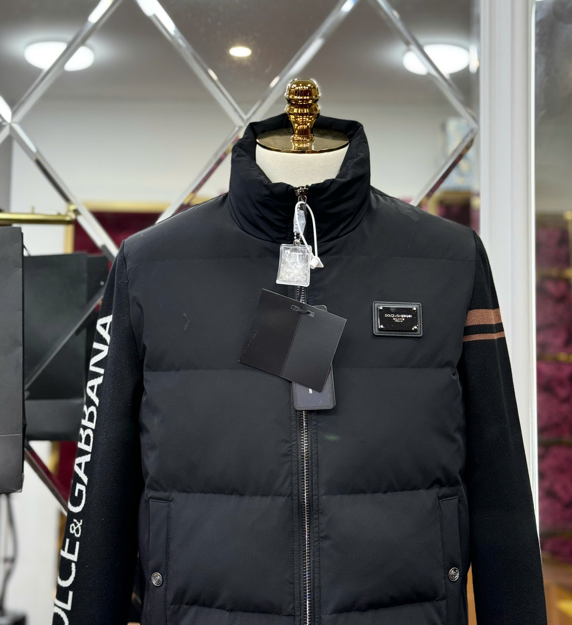 Áo khoác phao cổ cao Dolce Gabbana DG logo thêu tag vuông ngực phối tay kẻ sọc Like AUth 44-50 CD