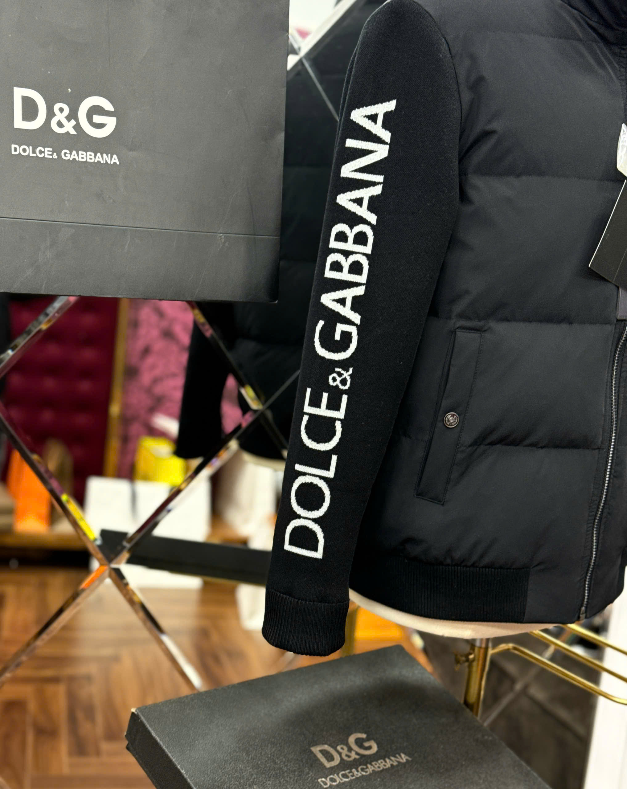 Áo khoác phao cổ cao Dolce Gabbana DG logo thêu tag vuông ngực phối tay kẻ sọc Like AUth 44-50 CD