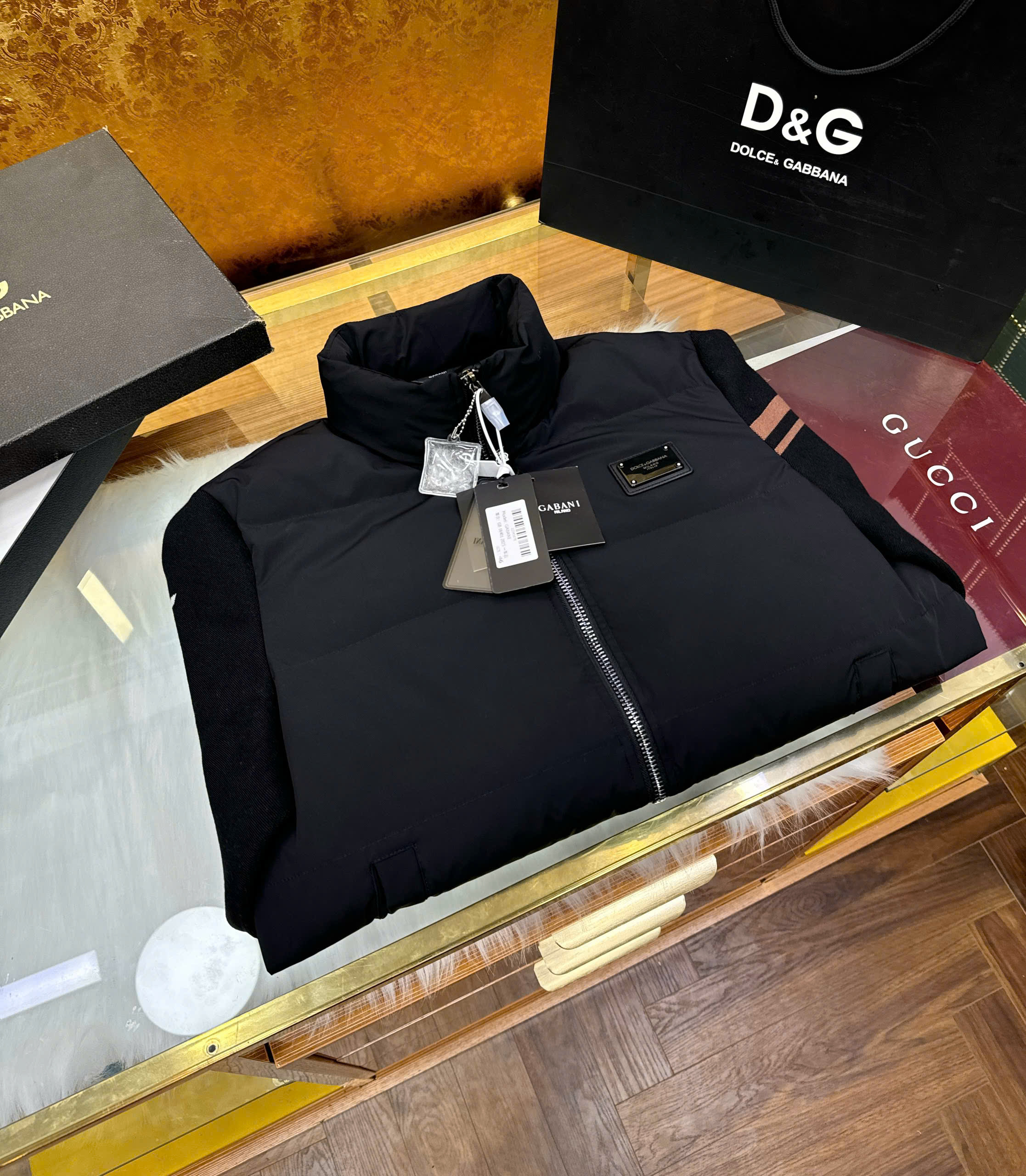 Áo khoác phao cổ cao Dolce Gabbana DG logo thêu tag vuông ngực phối tay kẻ sọc Like AUth 44-50 CD