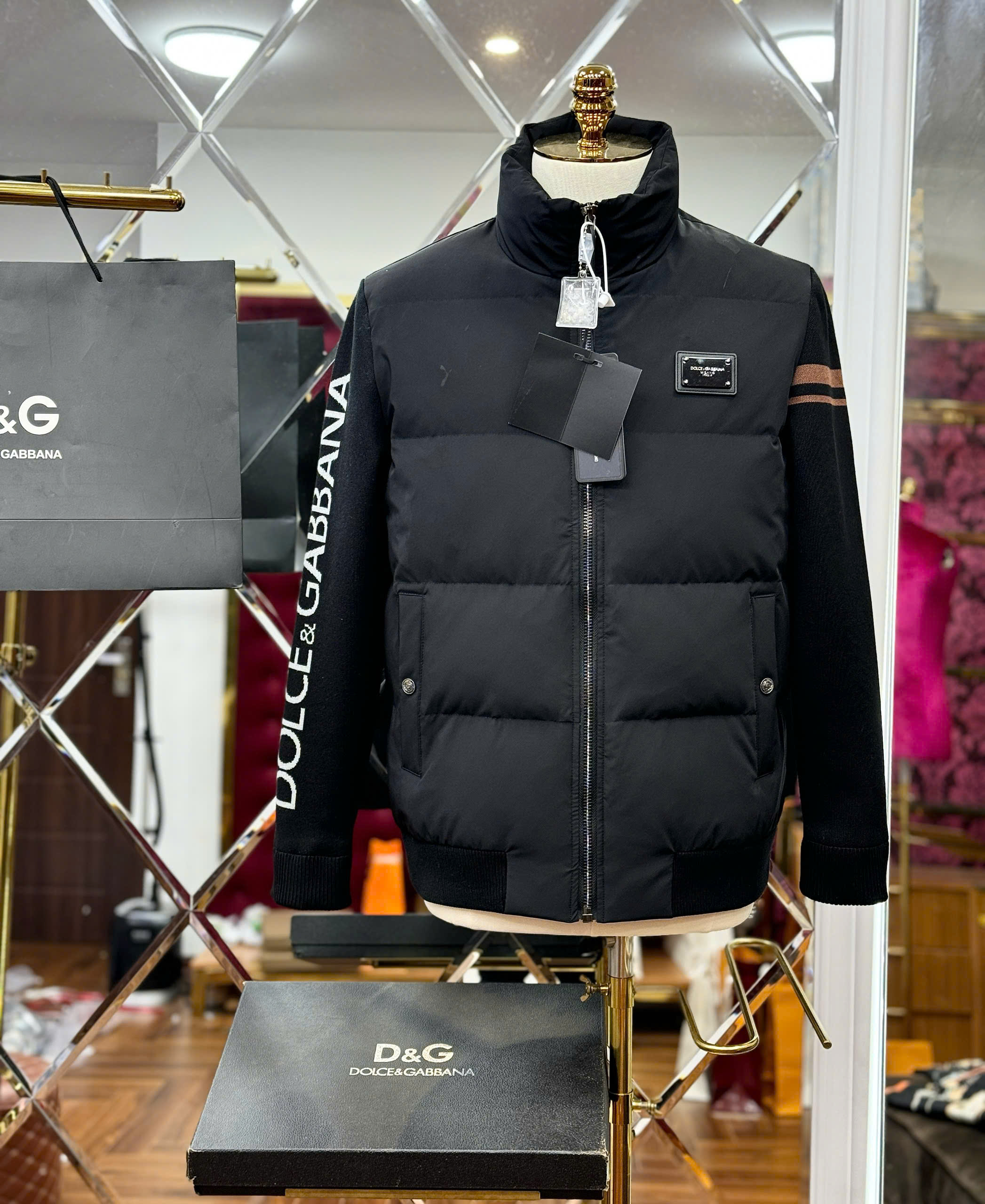 Áo khoác phao cổ cao Dolce Gabbana DG logo thêu tag vuông ngực phối tay kẻ sọc Like AUth 44-50 CD