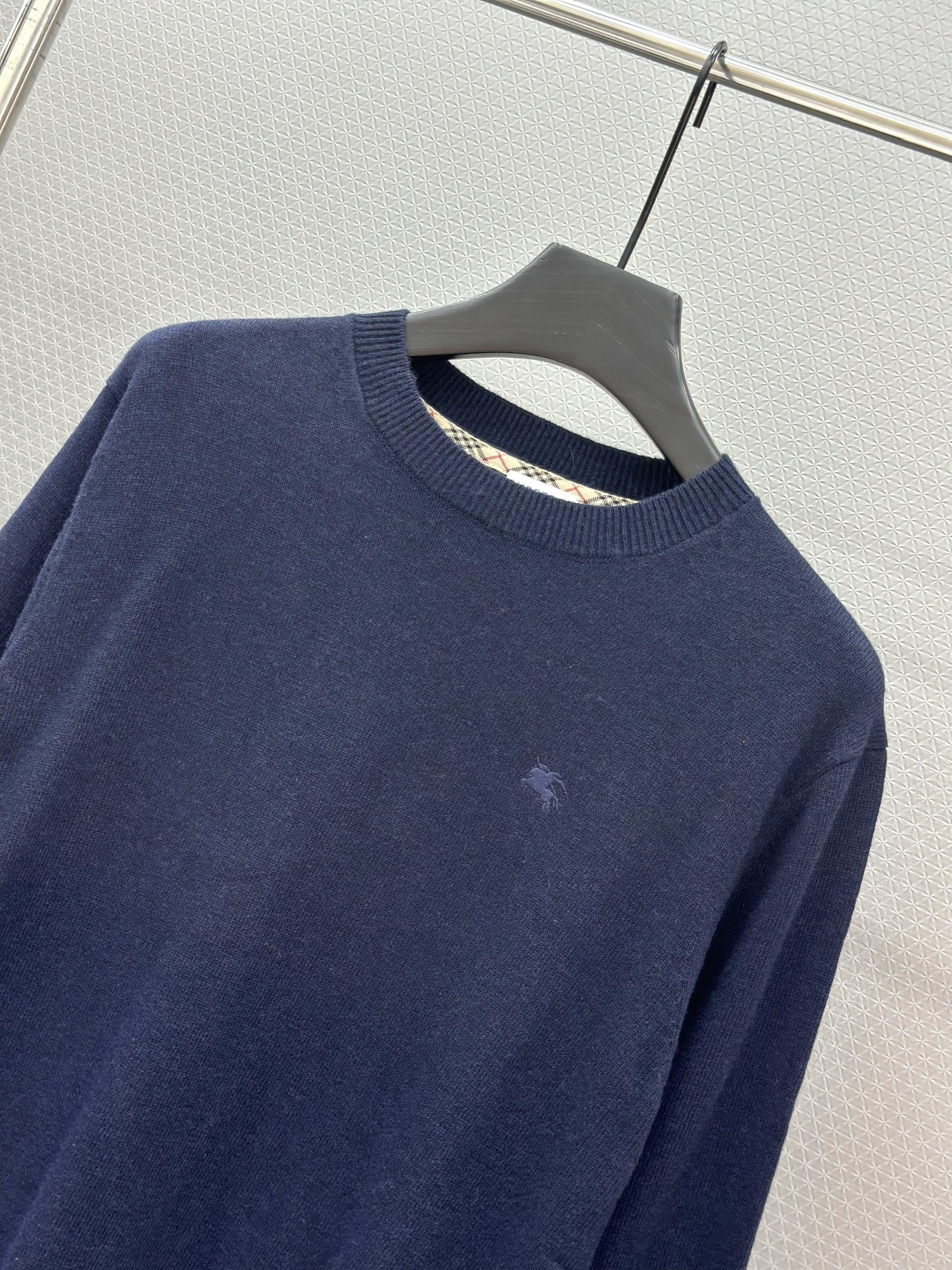 Áo sweater len Burberry BBR 119 Xanh than logo ngựa bay thêu ngực 1-1 on web S-L VTN