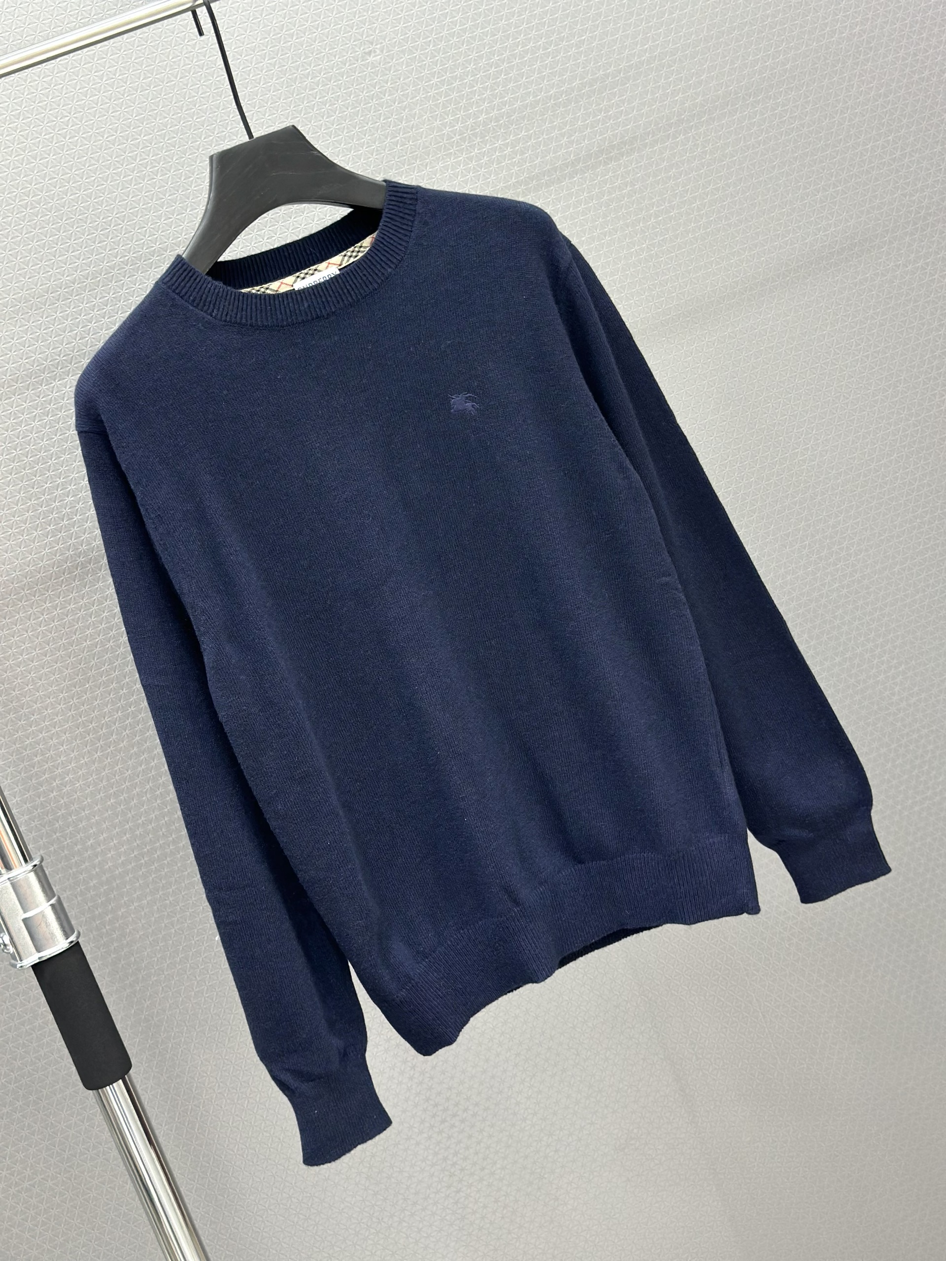 Áo sweater len Burberry BBR 119 Xanh than logo ngựa bay thêu ngực 1-1 on web S-L VTN