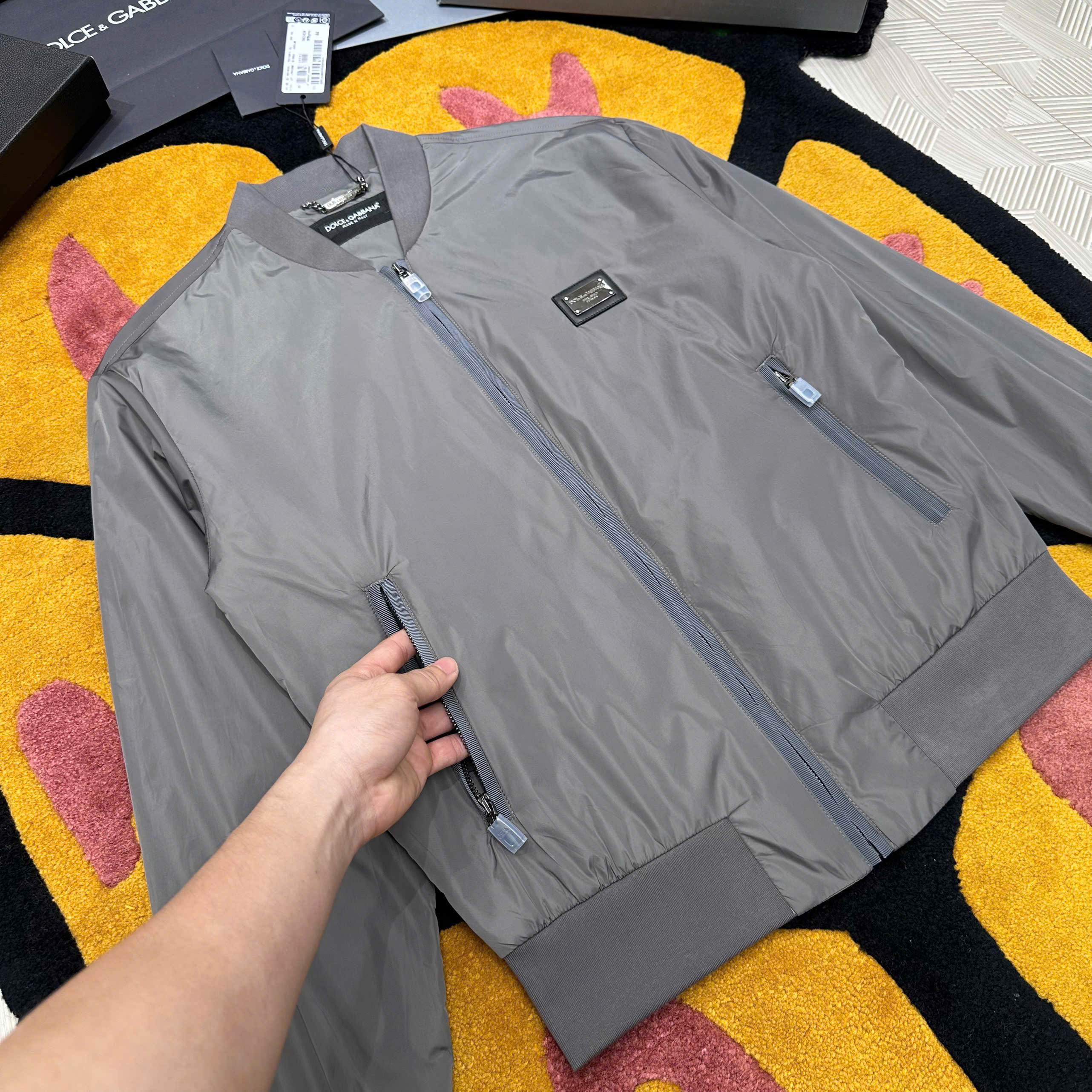 Áo khoác bomber Dolce Gabbana DG Xám logo tag vuông ngực Like Auth 44-48 MK