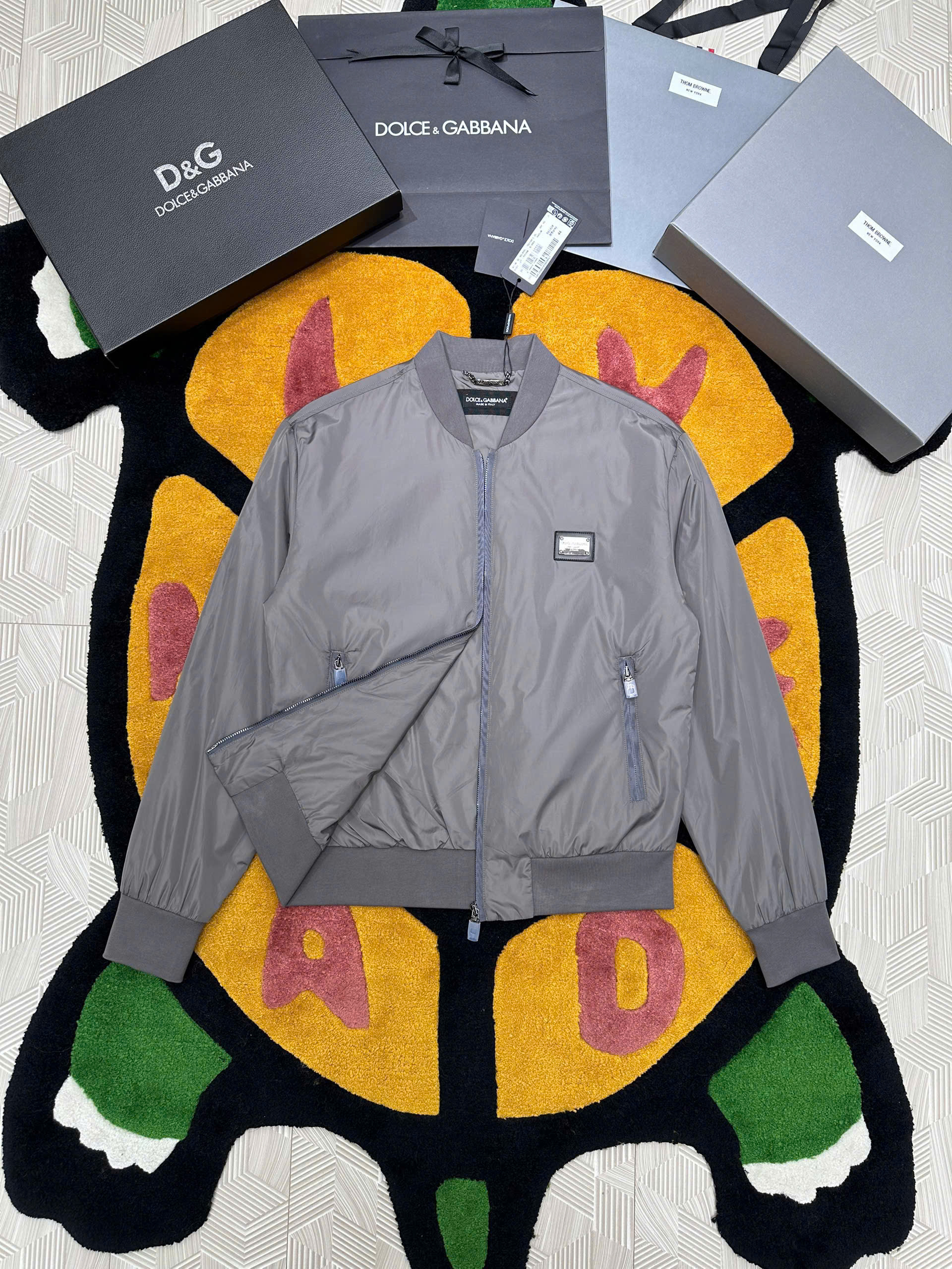 Áo khoác bomber Dolce Gabbana DG Xám logo tag vuông ngực Like Auth 44-48 MK