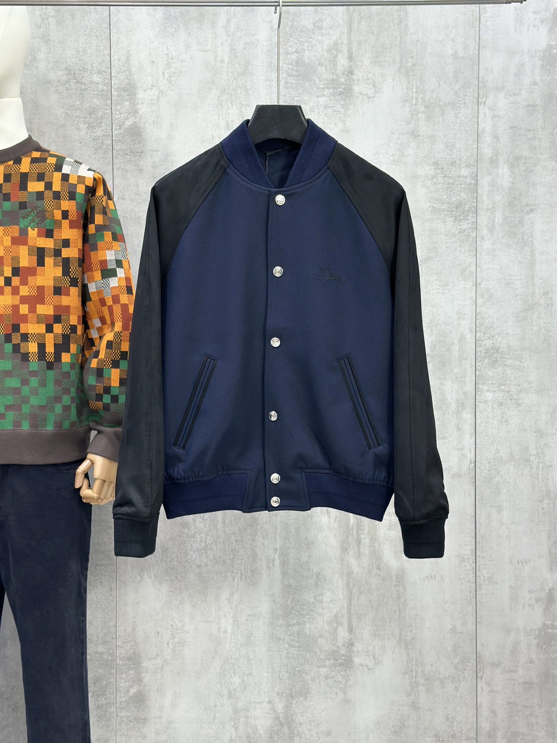 Áo khoác bomber Dior CD Xanh than phối tay Đen logo thêu ngực Like Auth S-XL VTN