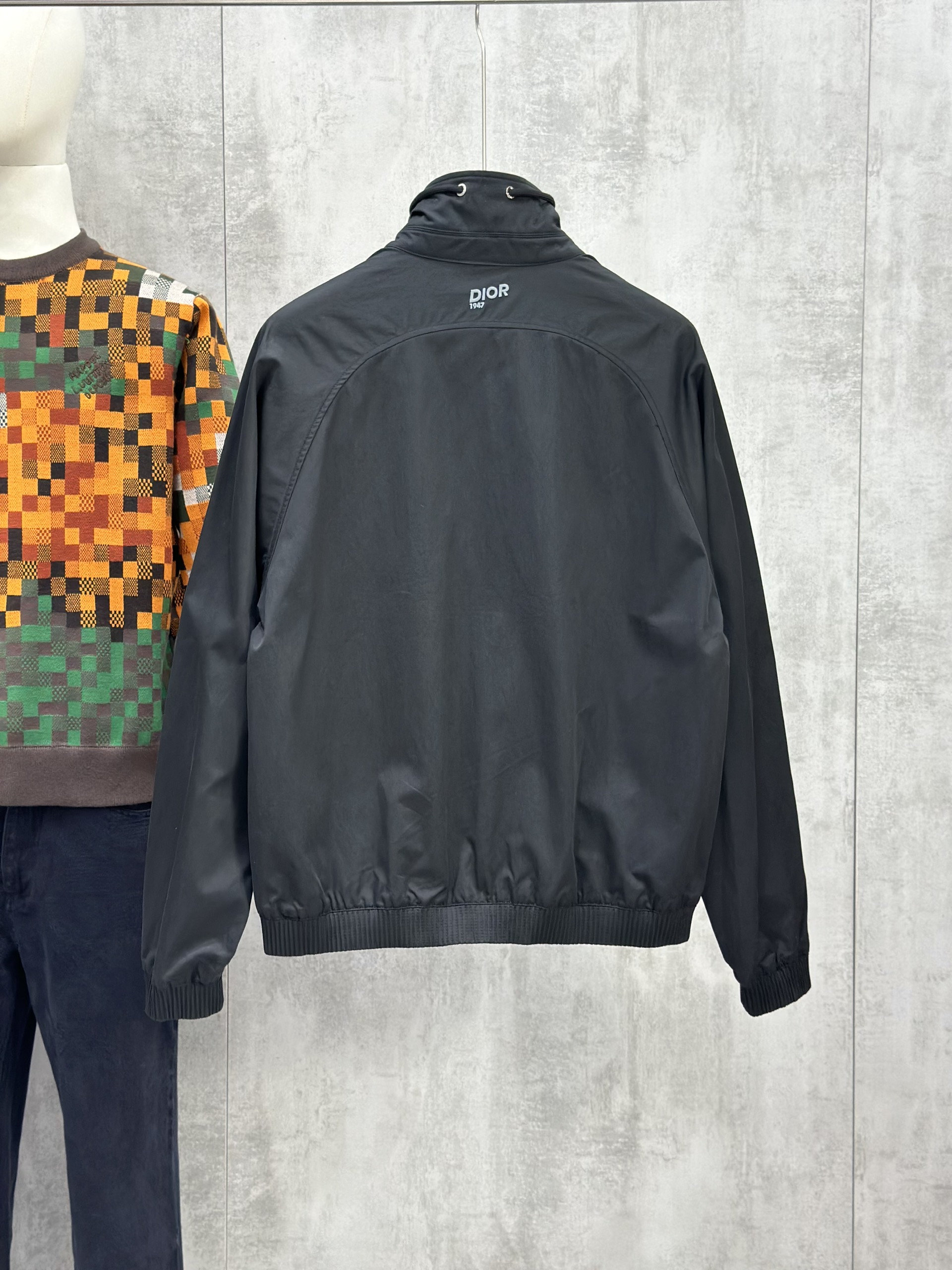 Áo khoác cổ cao Dior CD Đen tag ngực Like Auth 46-50 VTN
