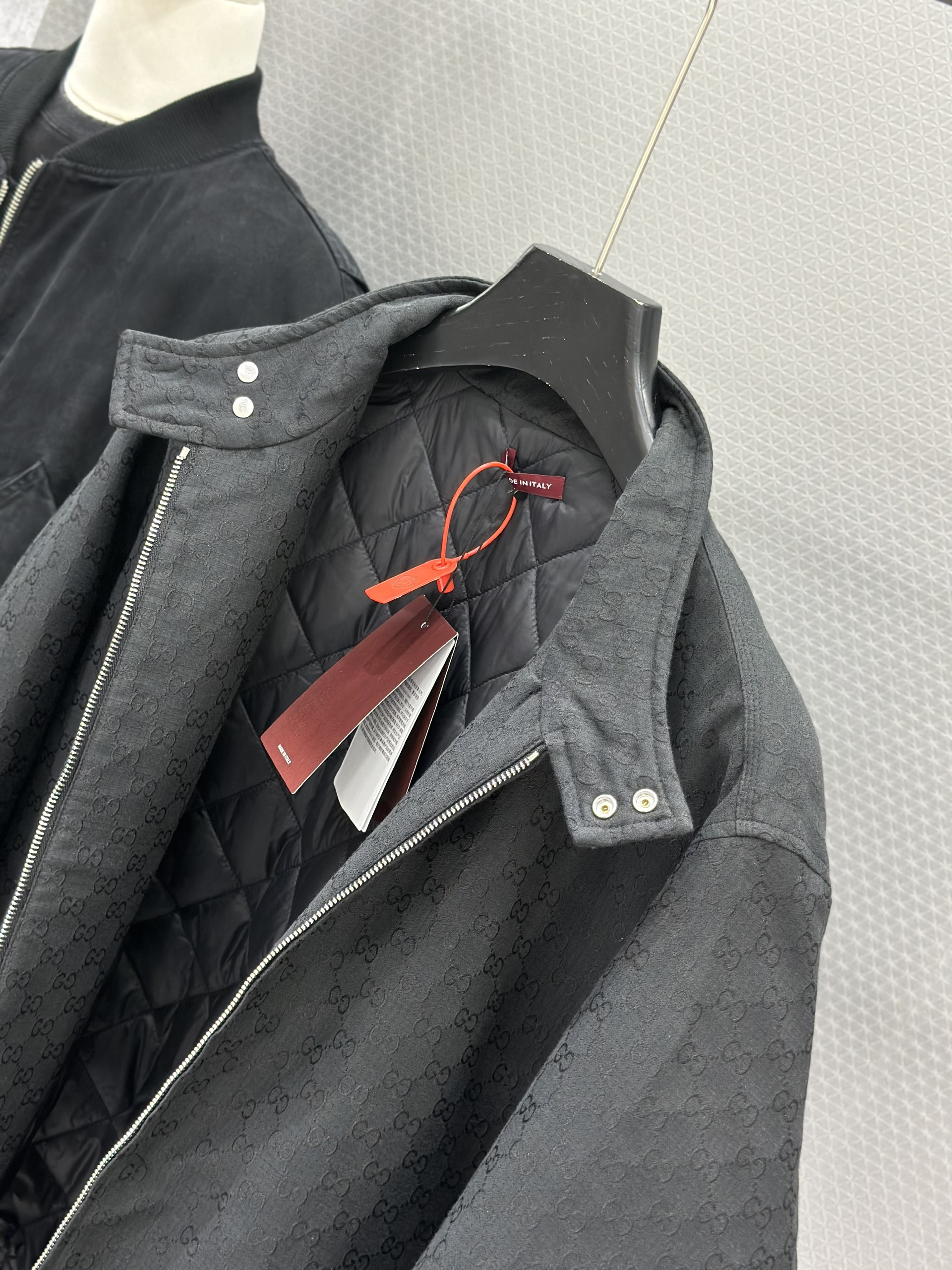 Áo khoác Gucci GC 731 Đen monogram full khóa cổ cài Like Auth 48-52 VTN