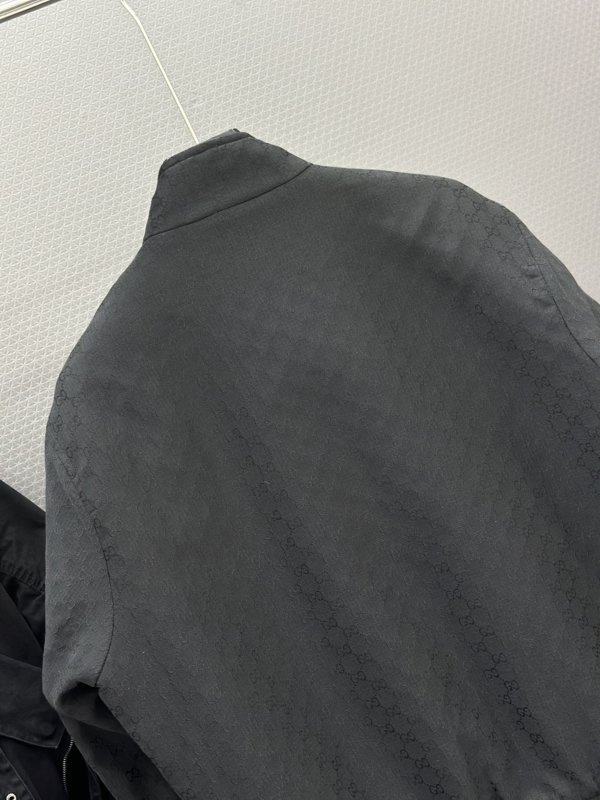 Áo khoác Gucci GC 731 Đen monogram full khóa cổ cài Like Auth 48-52 VTN