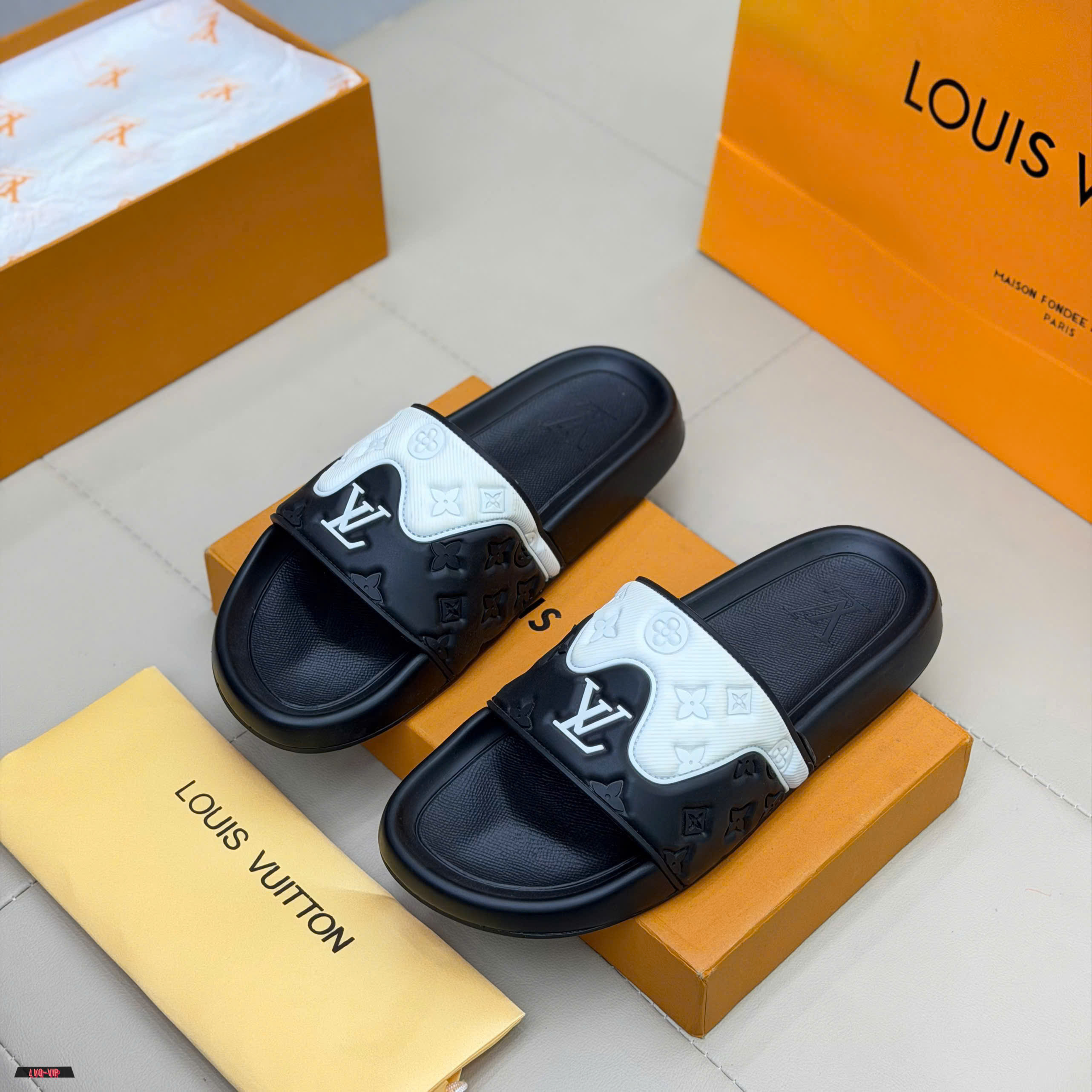 Dép lê slide quai ngang Louis Vuitton LV monogram Đen phối Trắng Like Auth 38-43 LVQ